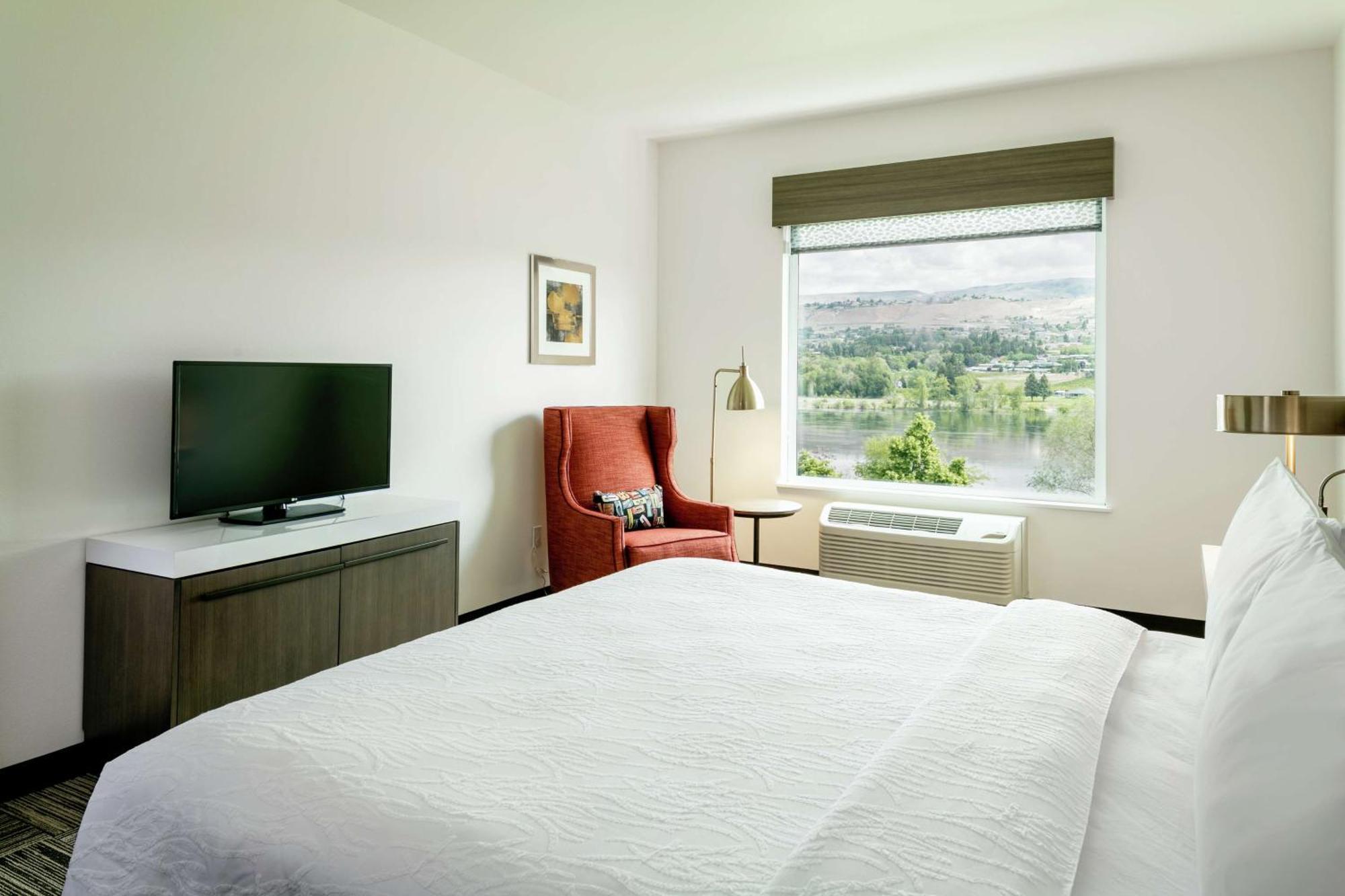 One-Bedroom King Suite,1557366802:JPEG