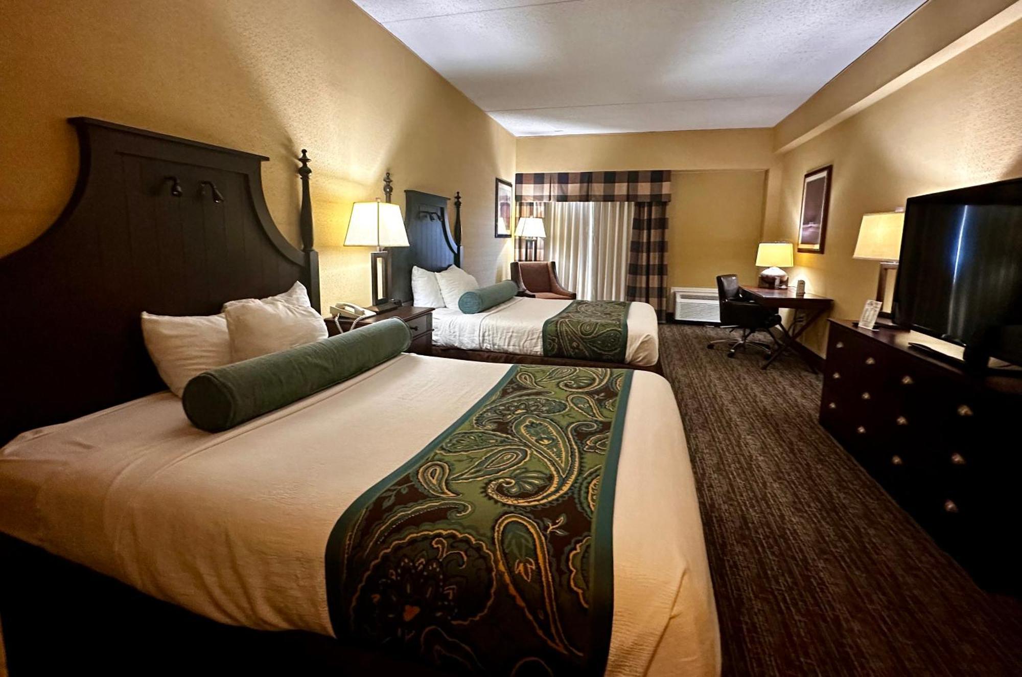 Executive Queen Room with Two Queen Beds - Non-Smoking,1557430498:JPEG