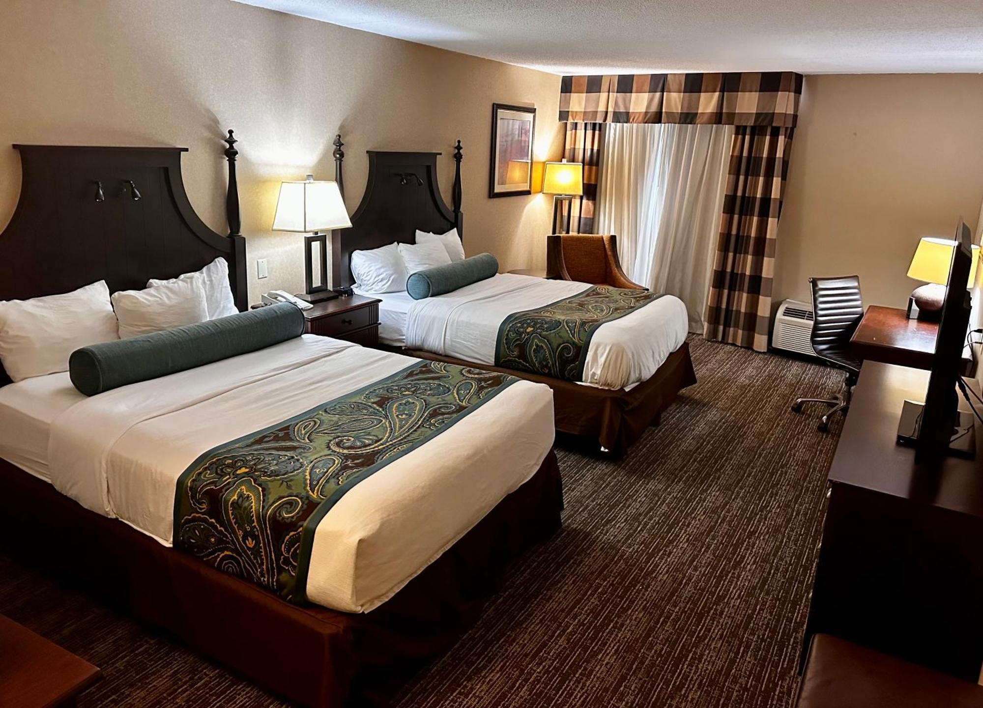 Queen Room with Two Queen Beds,1557430504:JPEG