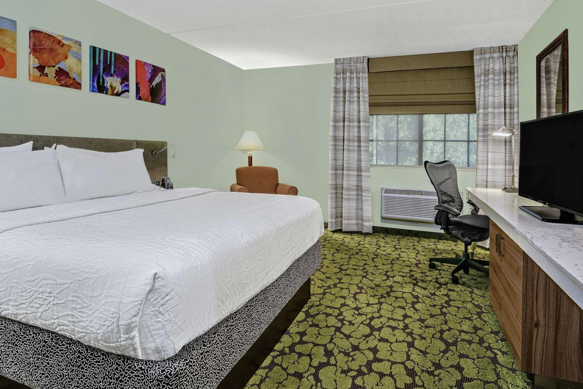 King Room with Accessible Tub - Mobility Access