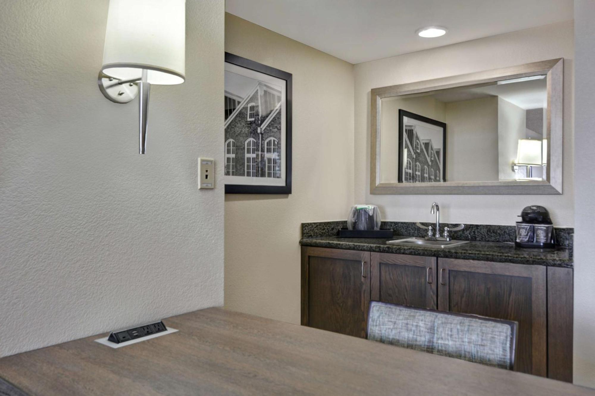 Suite with Two Queen Beds - Non-Smoking