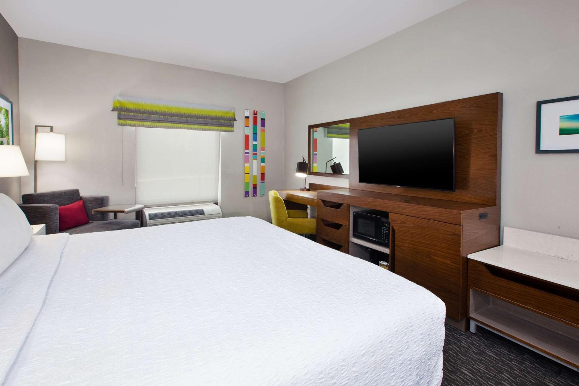 King Room with Roll-In Shower - Mobility and Hearing Access/Non-Smoking,1557918994:JPEG