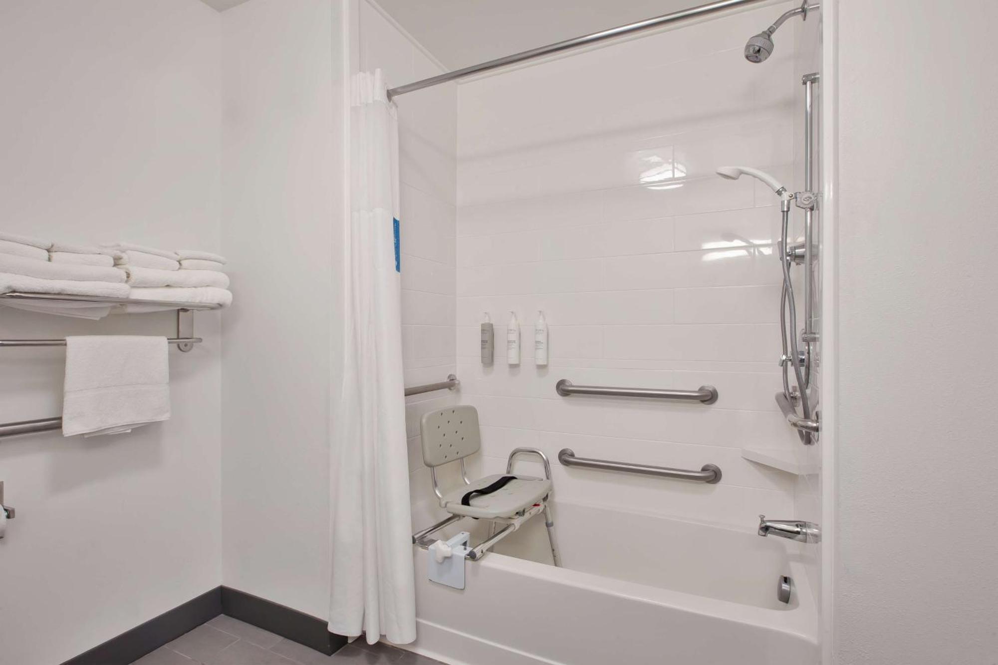 Queen Room with Two Queen Beds - Mobility and Hearing Access/Non-Smoking,1557919048:JPEG