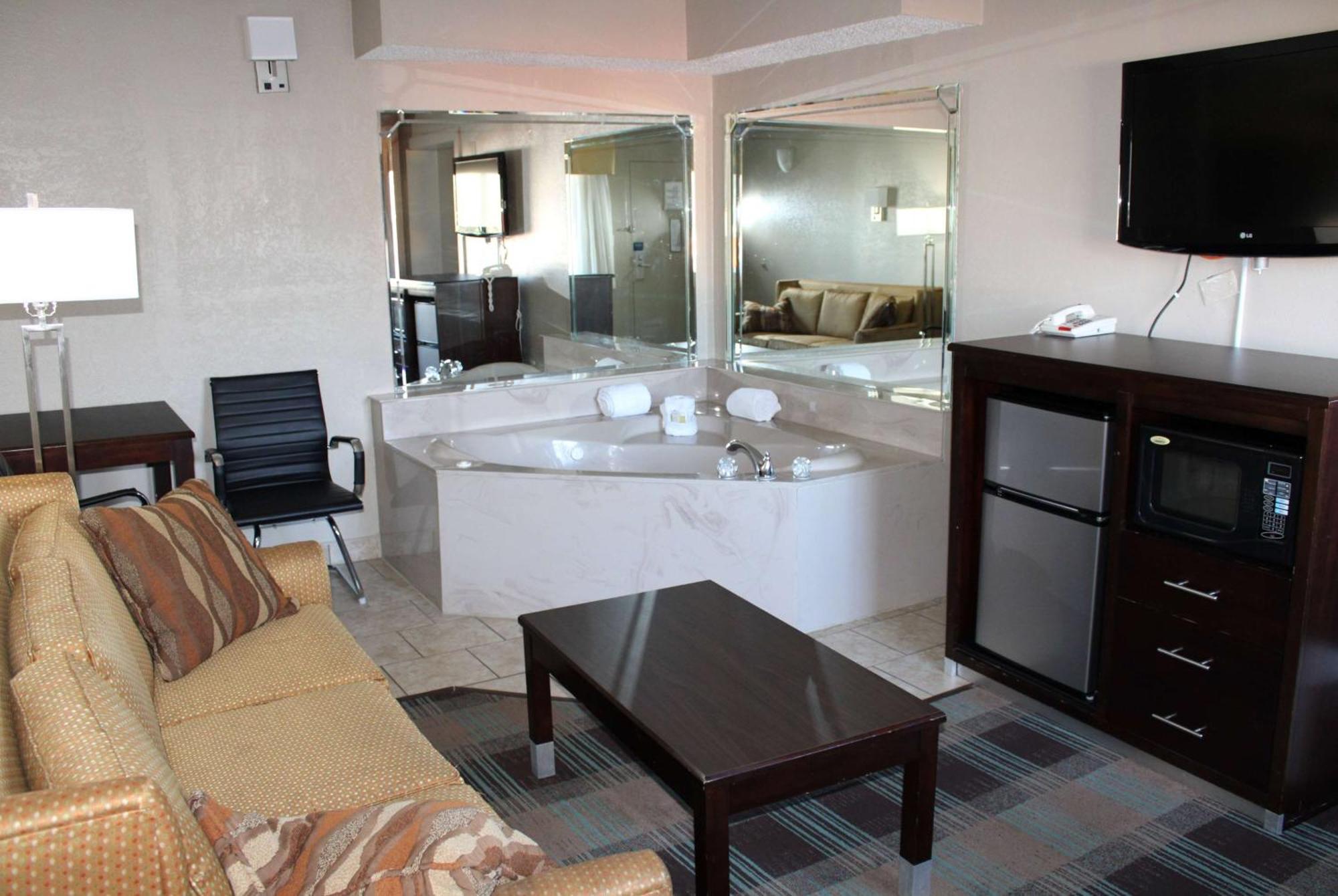 King Suite with Jetted Tub - Non-Smoking,1580178641:JPEG
