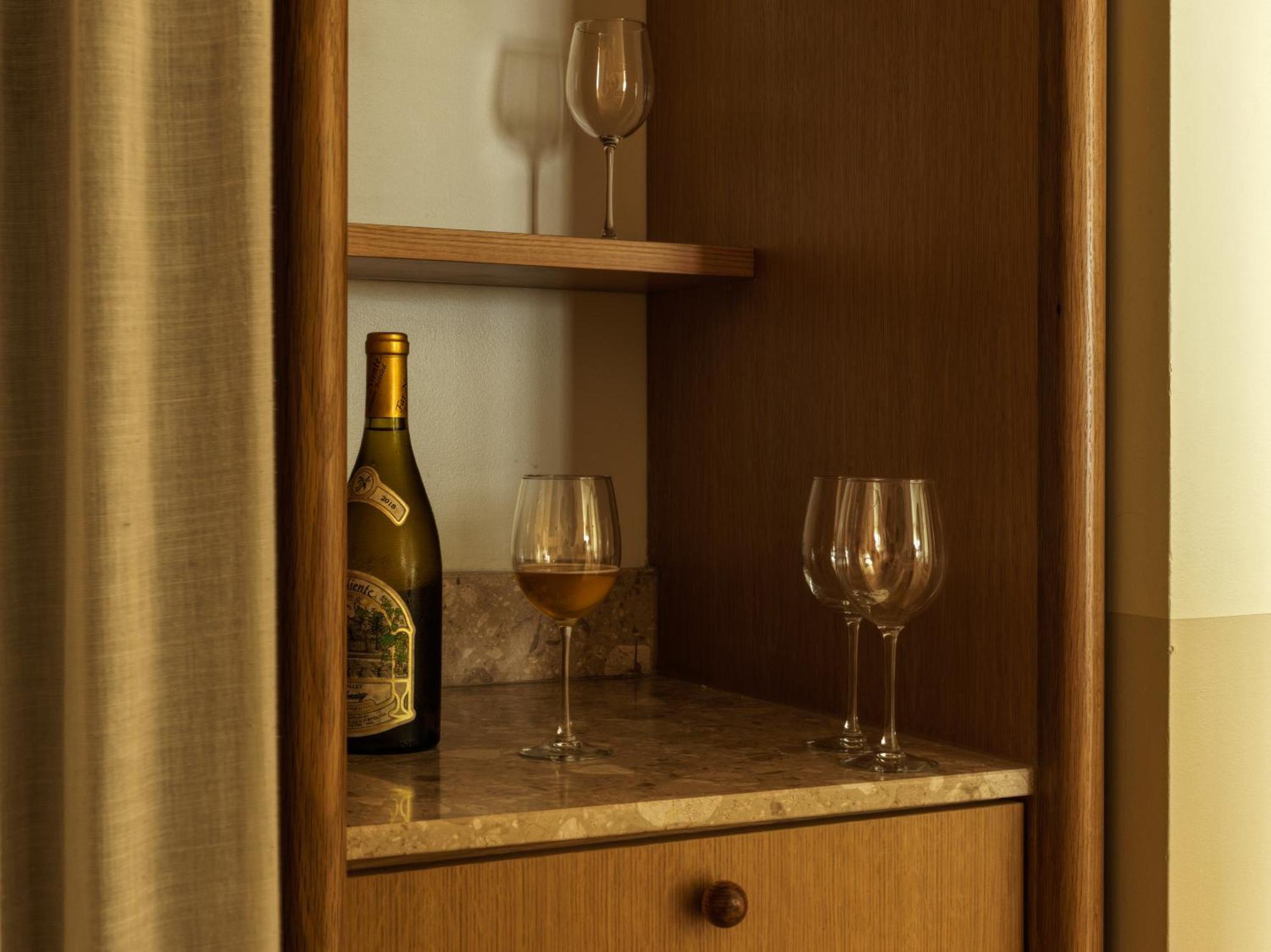 Standard 2 Queens,1610232581:JPEG