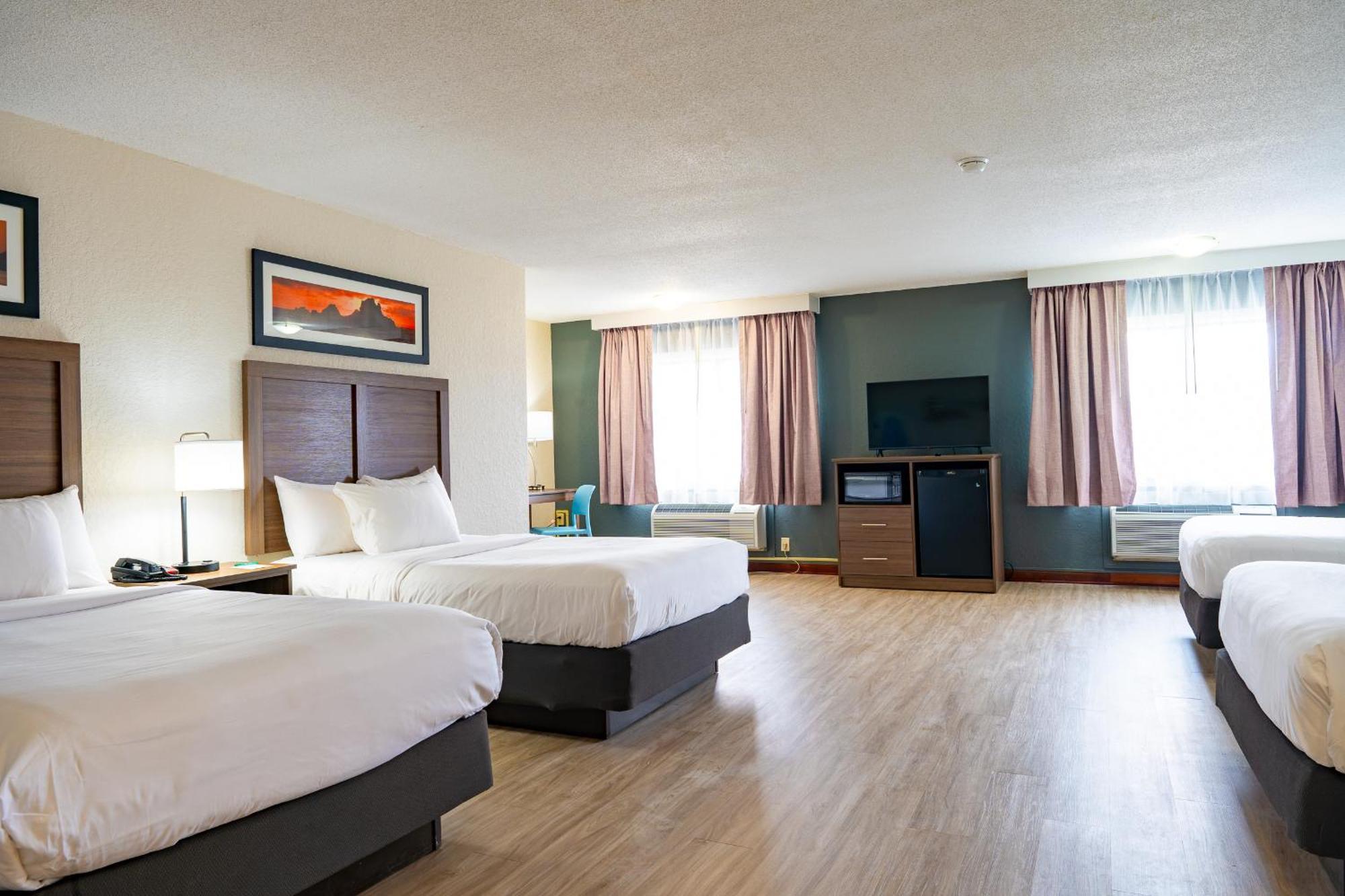 Double Room with Three Double Beds - Non-Smoking,1583668334:JPEG