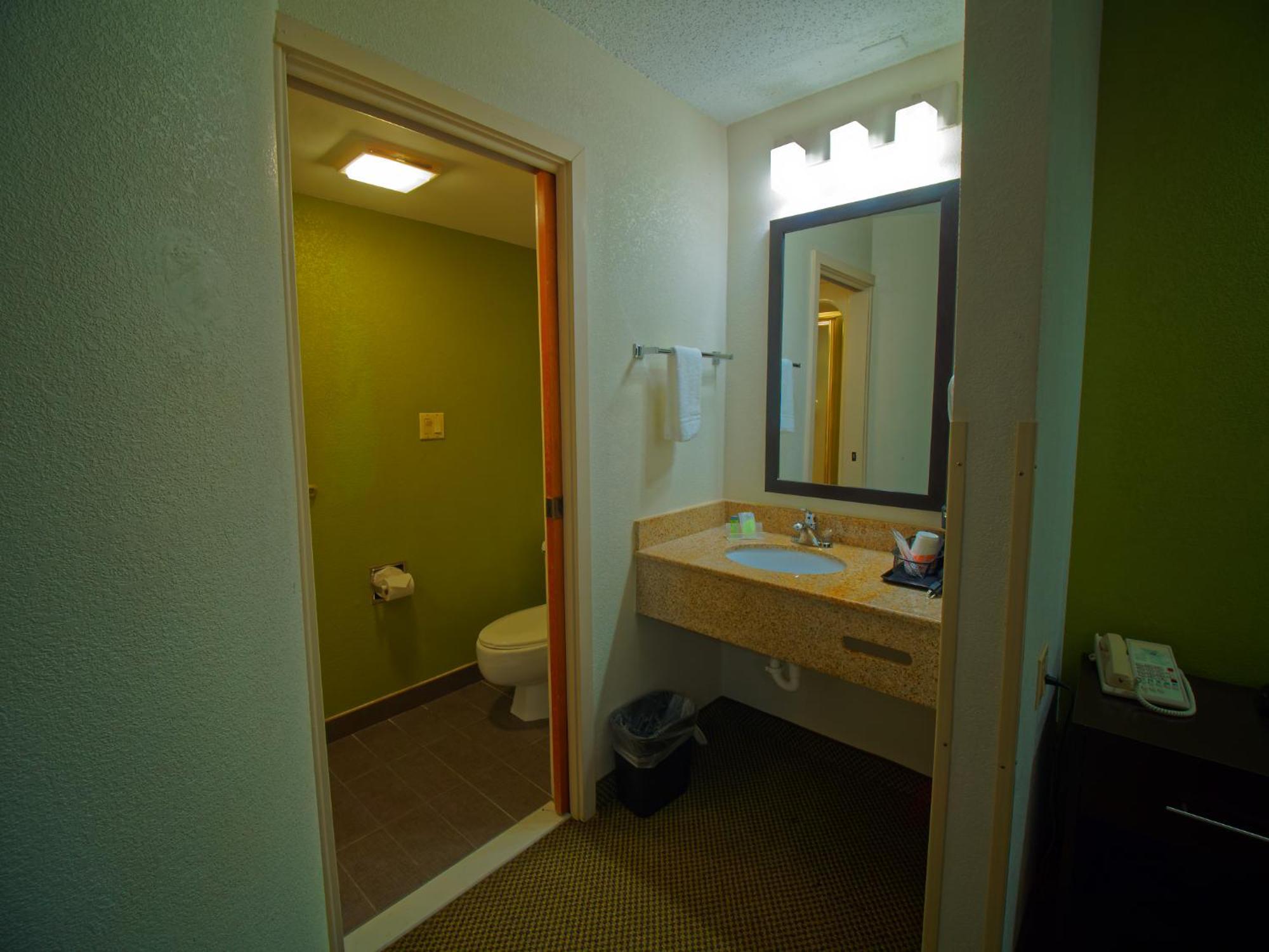 King Room - Non-Smoking