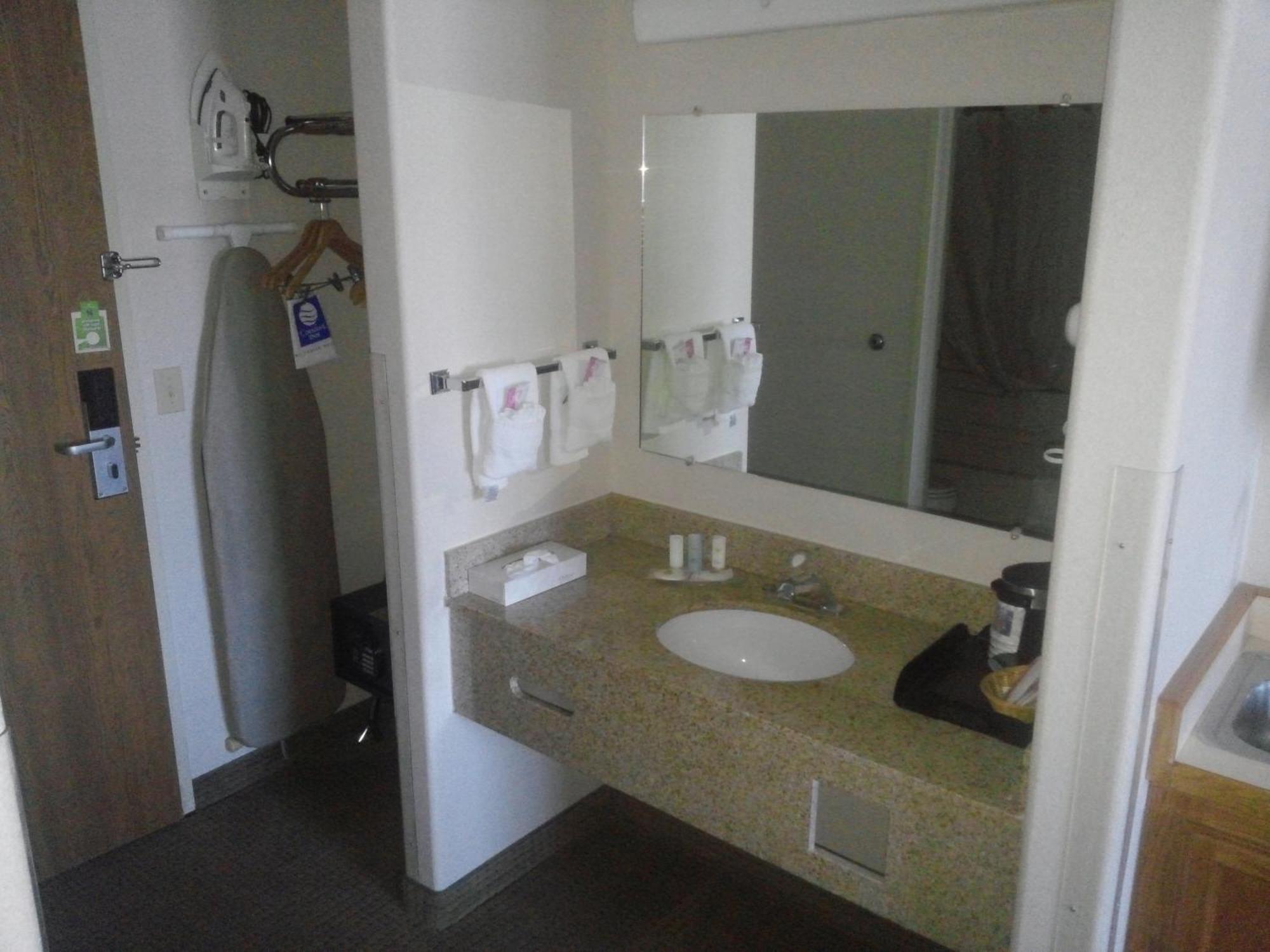 King Room Accessible or Non-Smoking