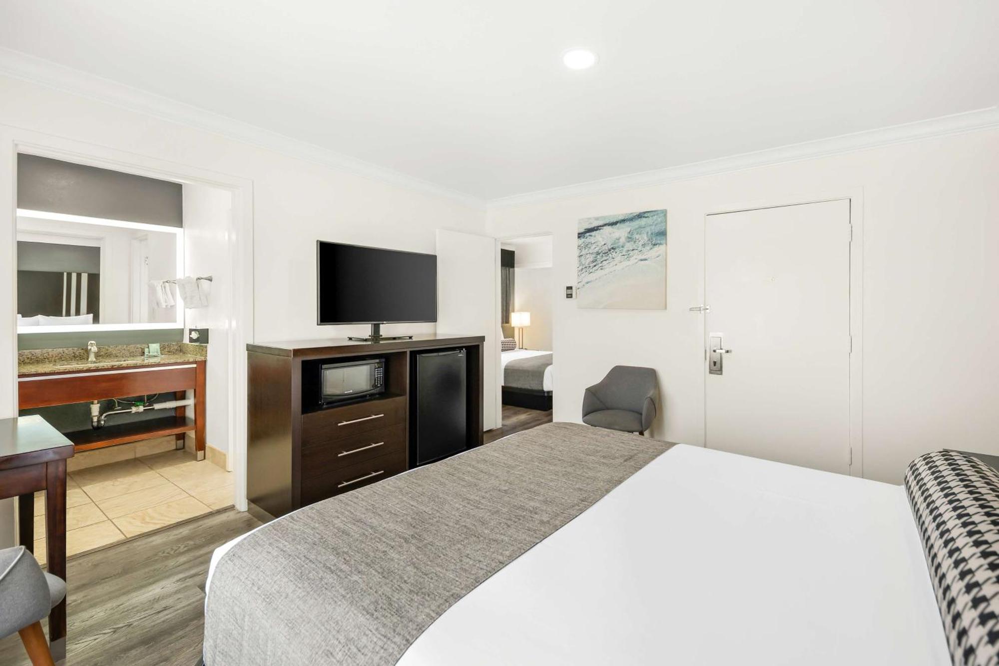 Deluxe Queen Room with Two Queen Beds - Non-Smoking,1586838001:JPEG