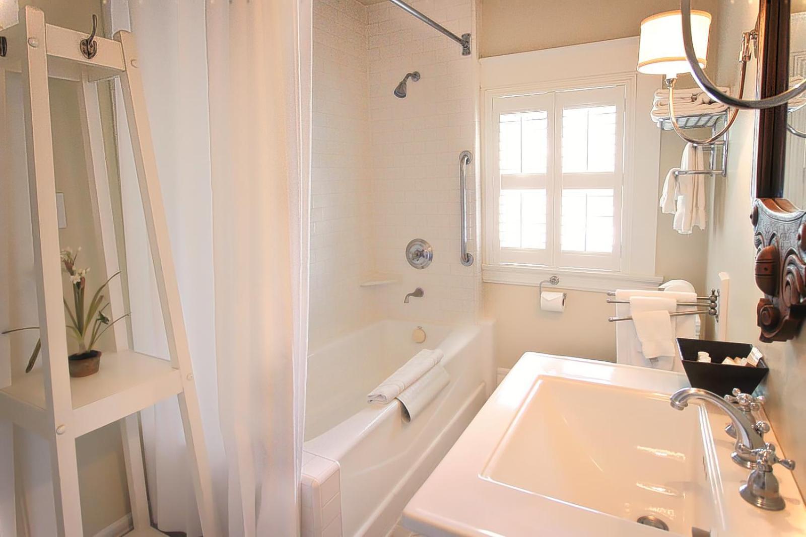 Superior Queen Room,1588086107:JPEG