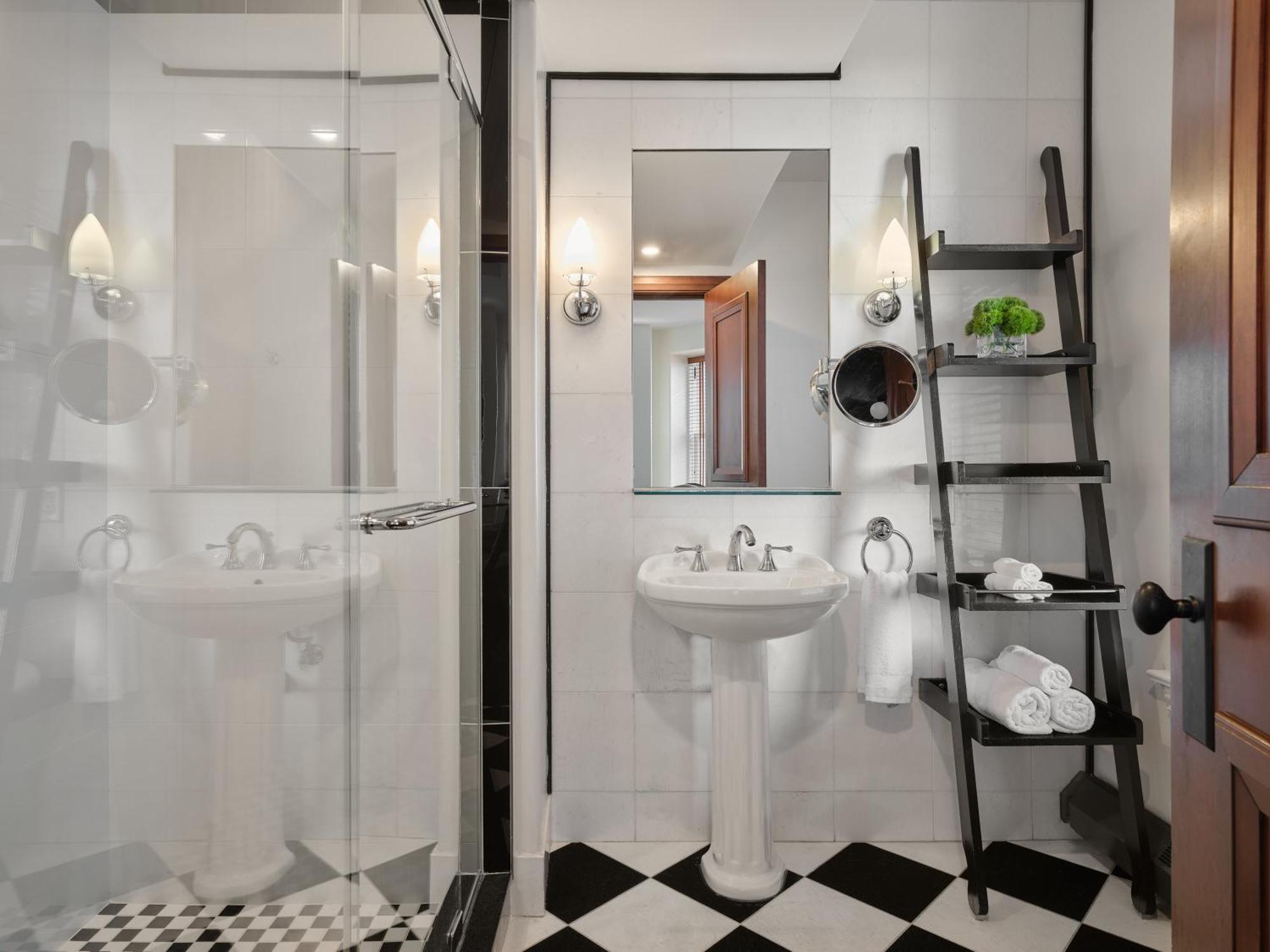 Classic Two Double Beds Room