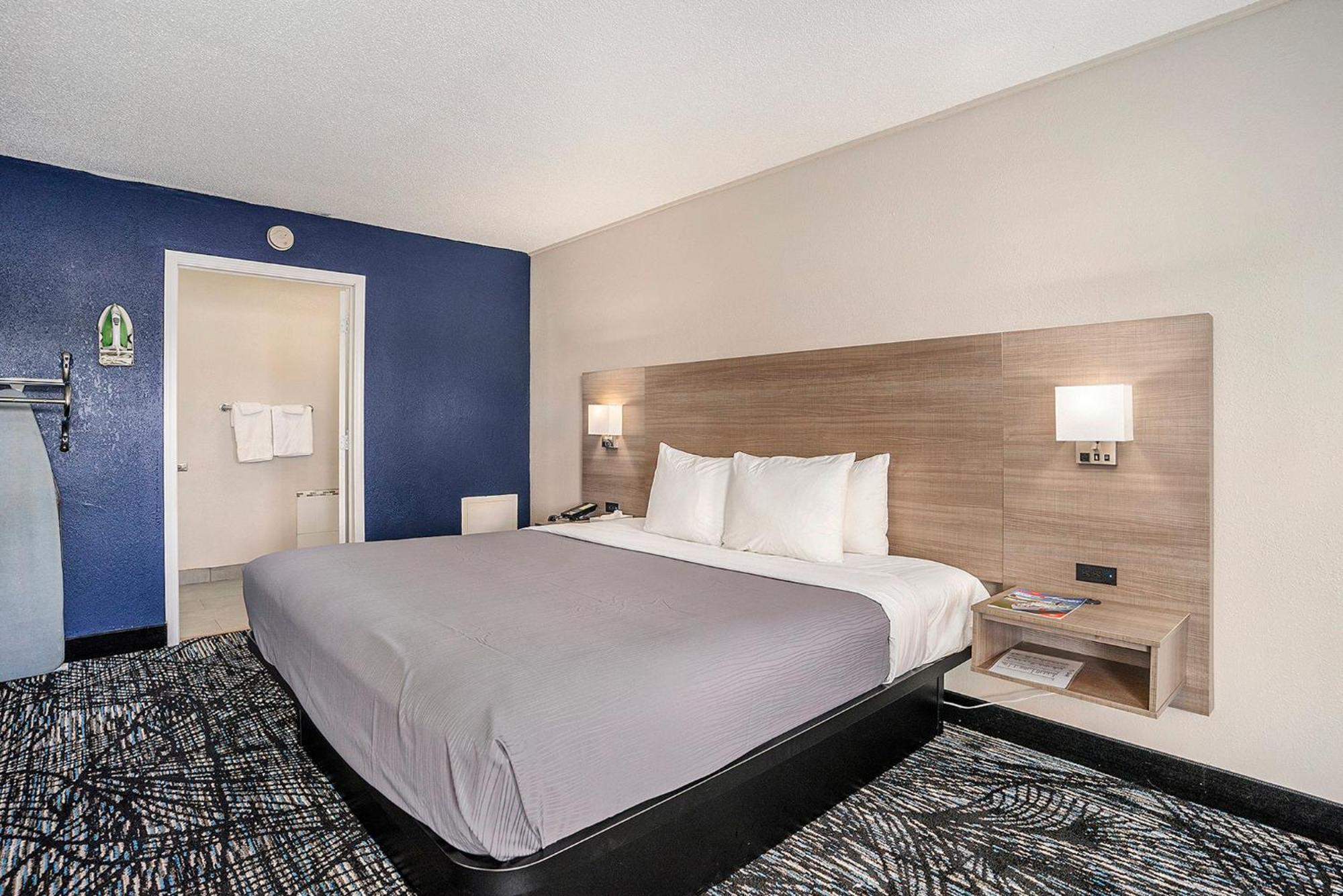 King Room - Accessible/Non-Smoking,1592073648:JPEG