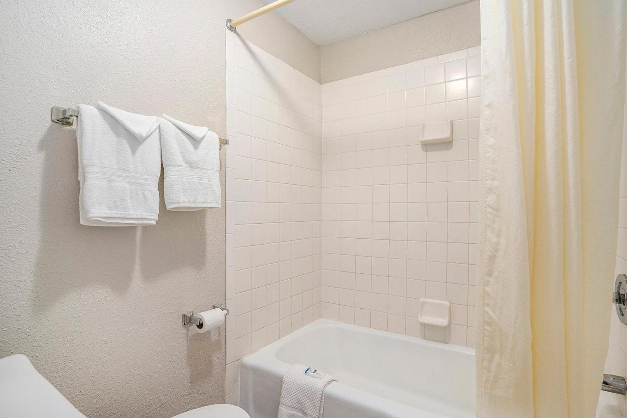 King Room - Non-Smoking,1592073645:JPEG