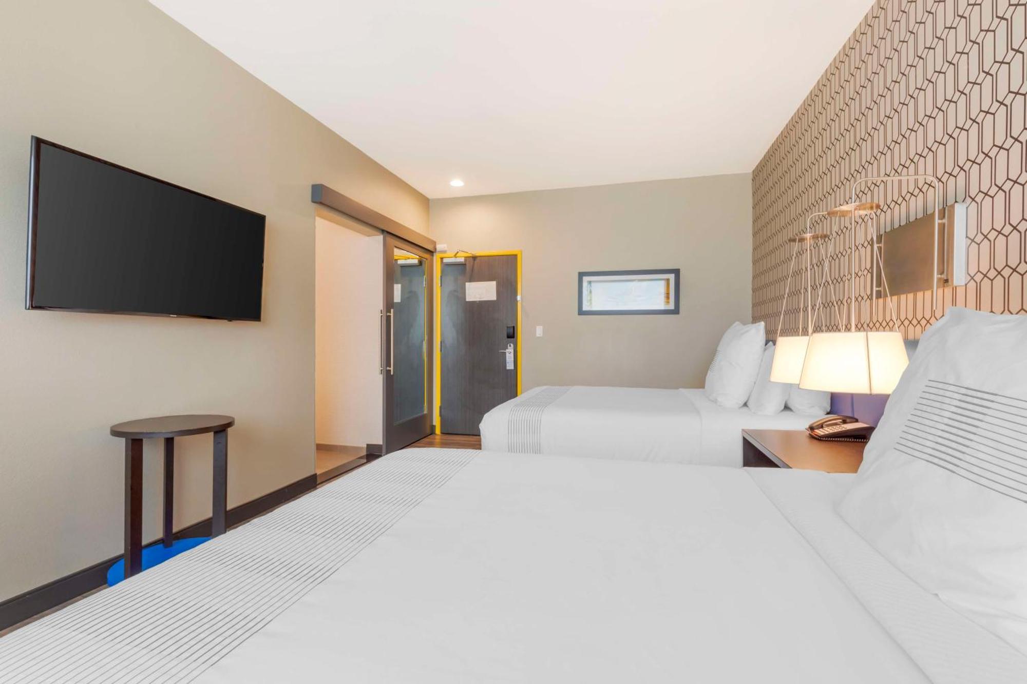 Queen Room with Two Queen Beds - Non-Smoking