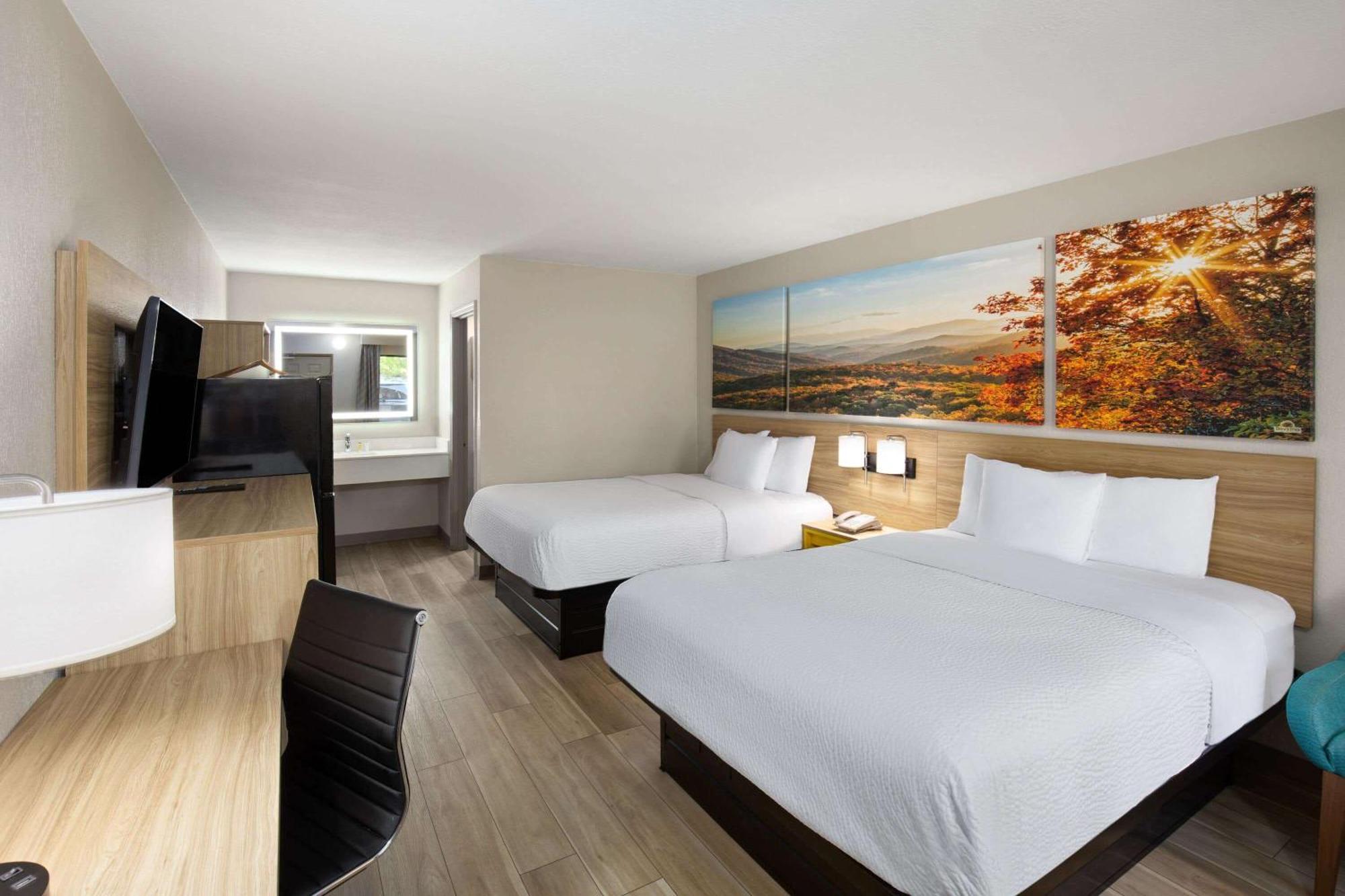 Queen Room with Two Queen Beds - Non-Smoking