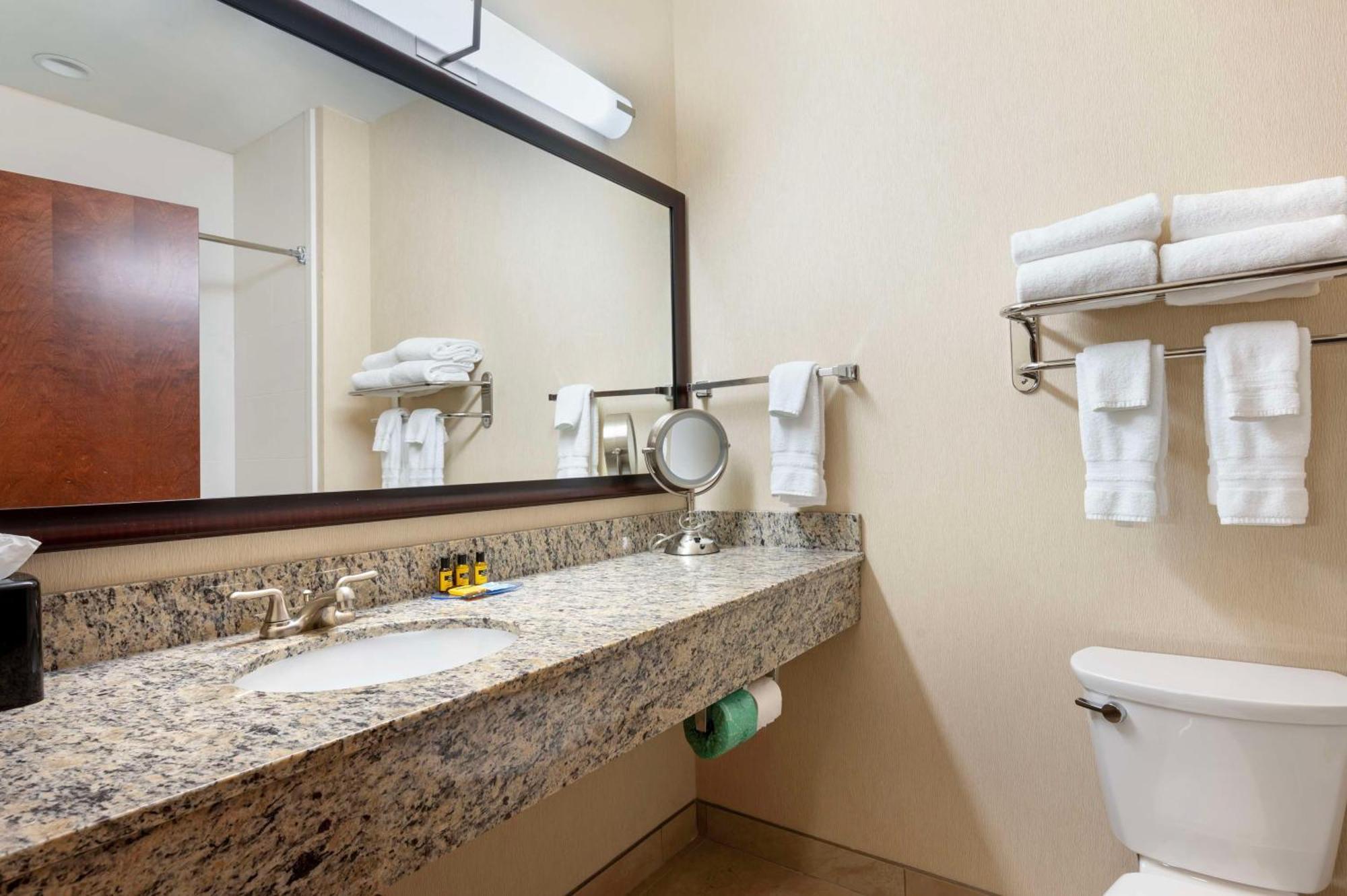 Queen Suite with Two Queen Beds and Kitchenette - Non-Smoking