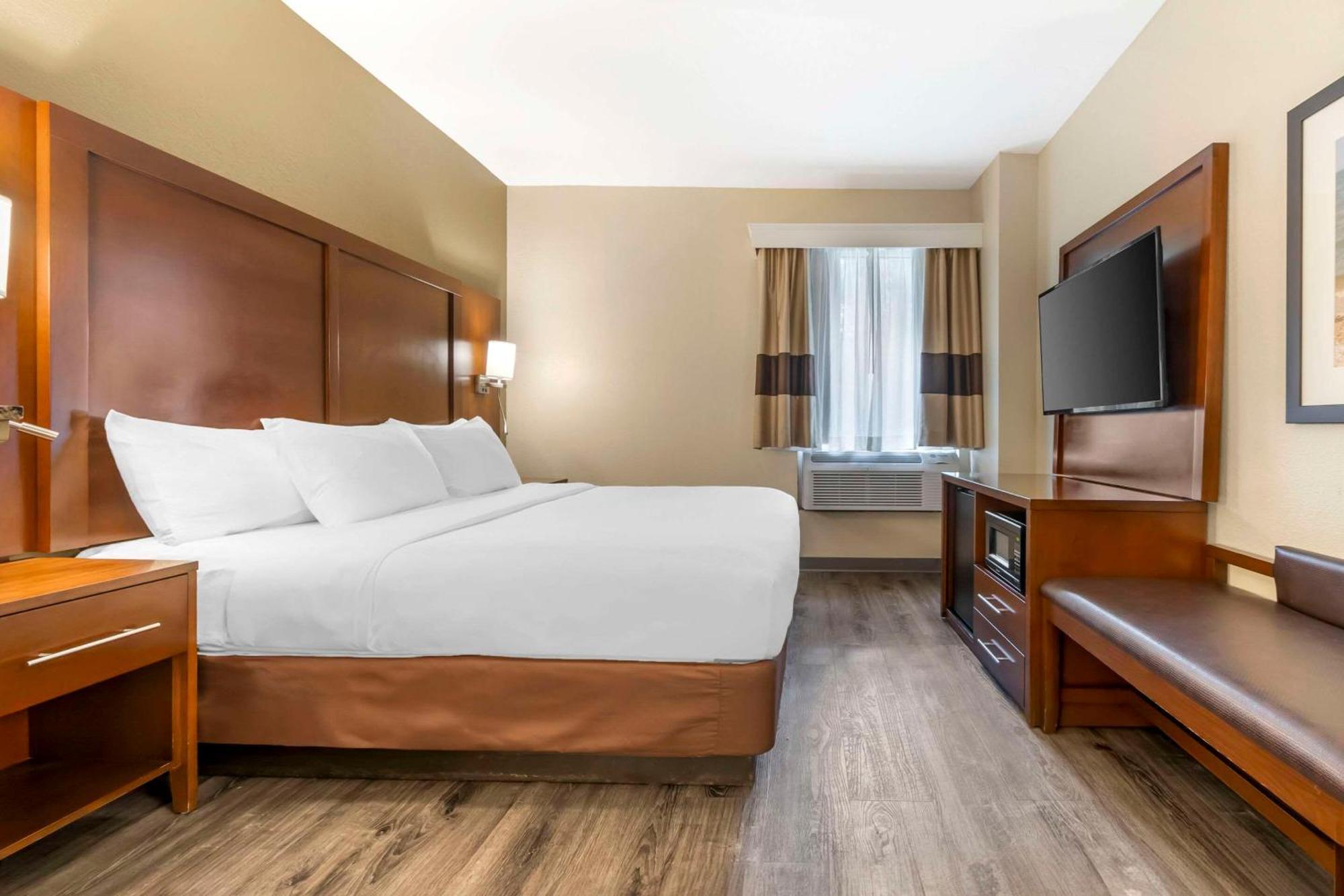 King Suite - Non-Smoking,1614357724:JPEG