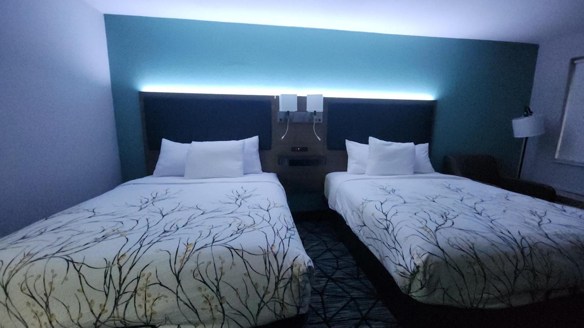 Queen Room with Two Queen Beds - Non-Smoking