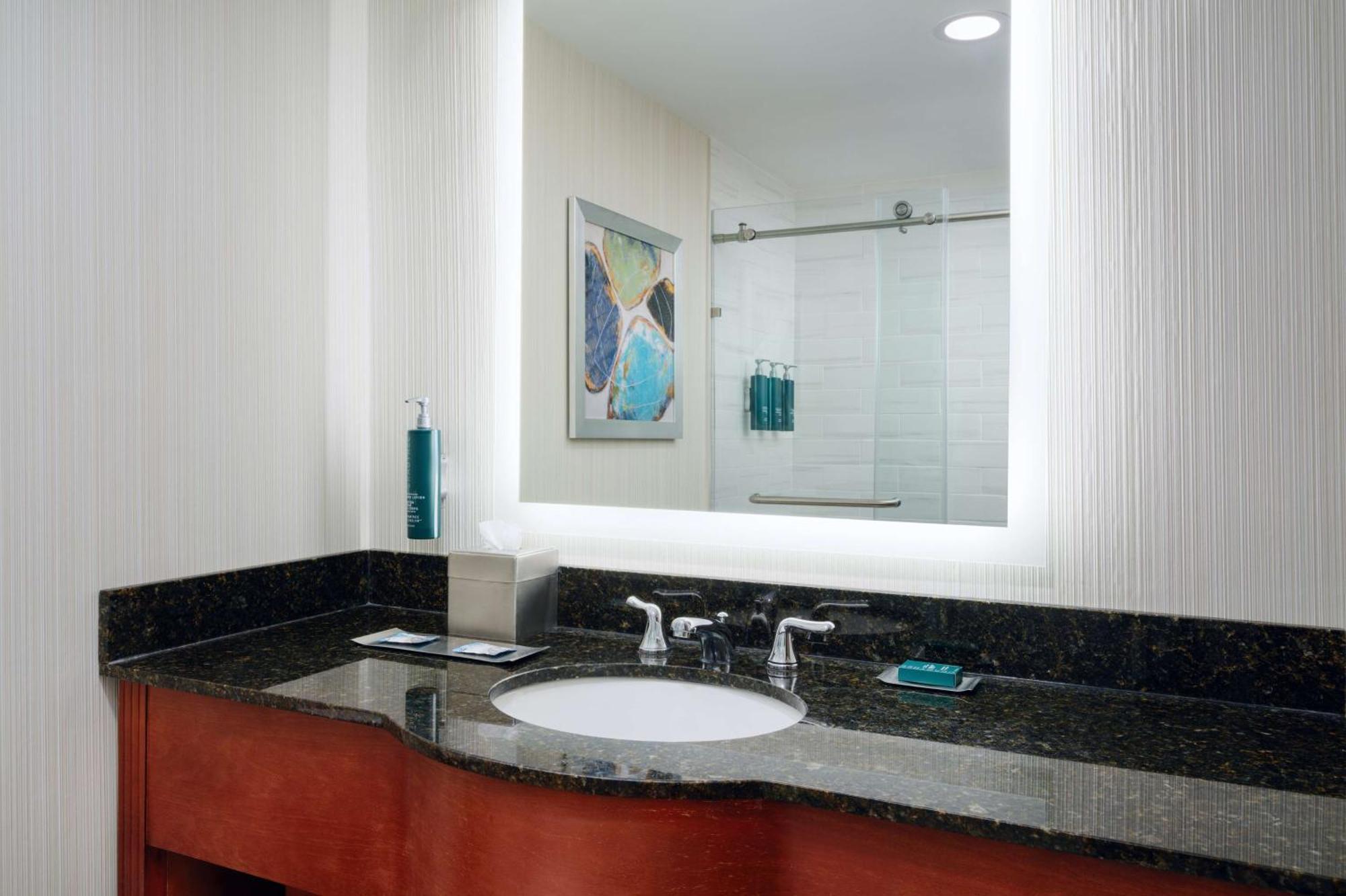 Double Room with Two Double Beds and Bath Tub - Mobility and Hearing Access/Non-Smoking,1619174344:JPEG