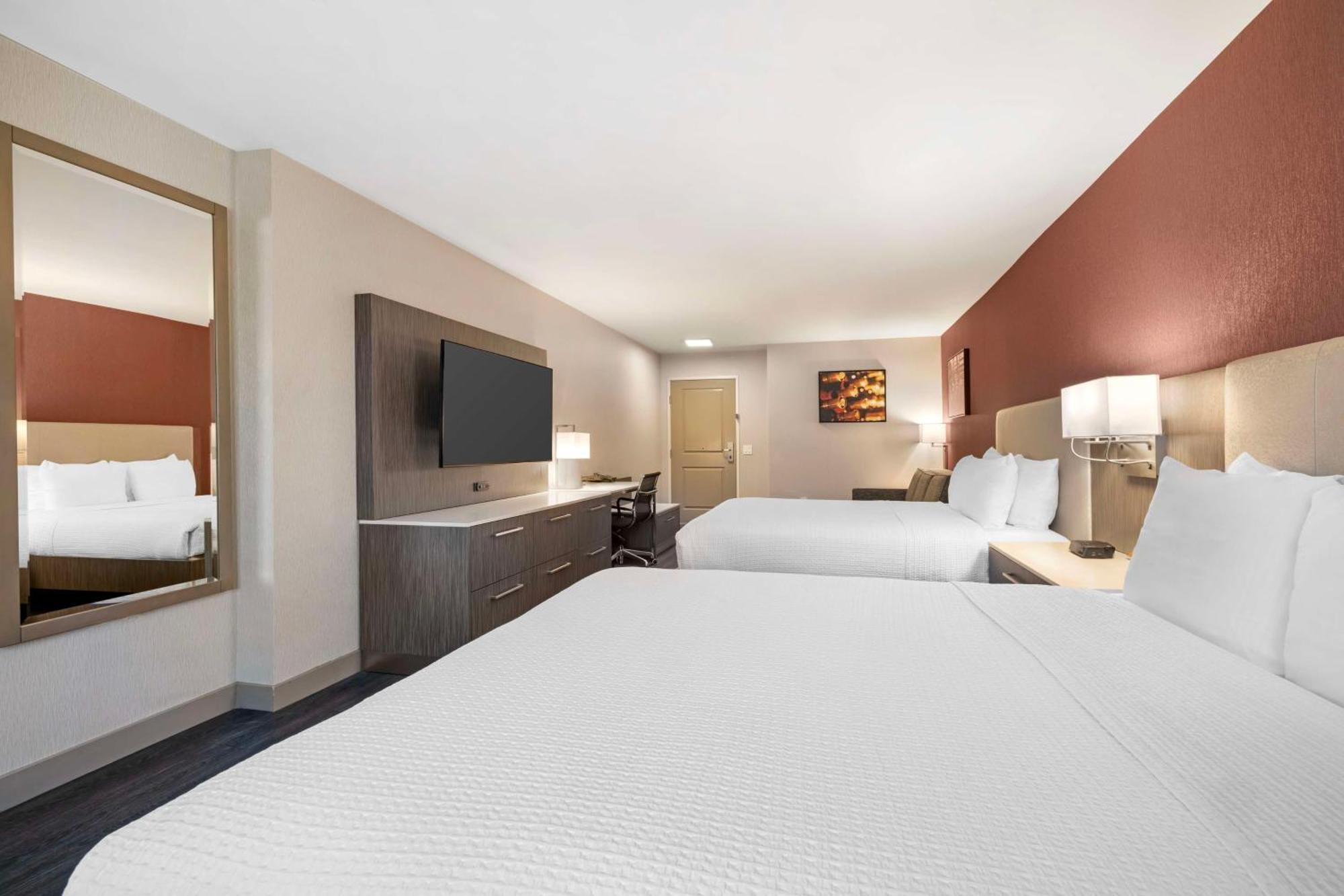 Queen Suite with Roll-In Shower and Sofa Bed - Mobility Accessible/Non-Smoking