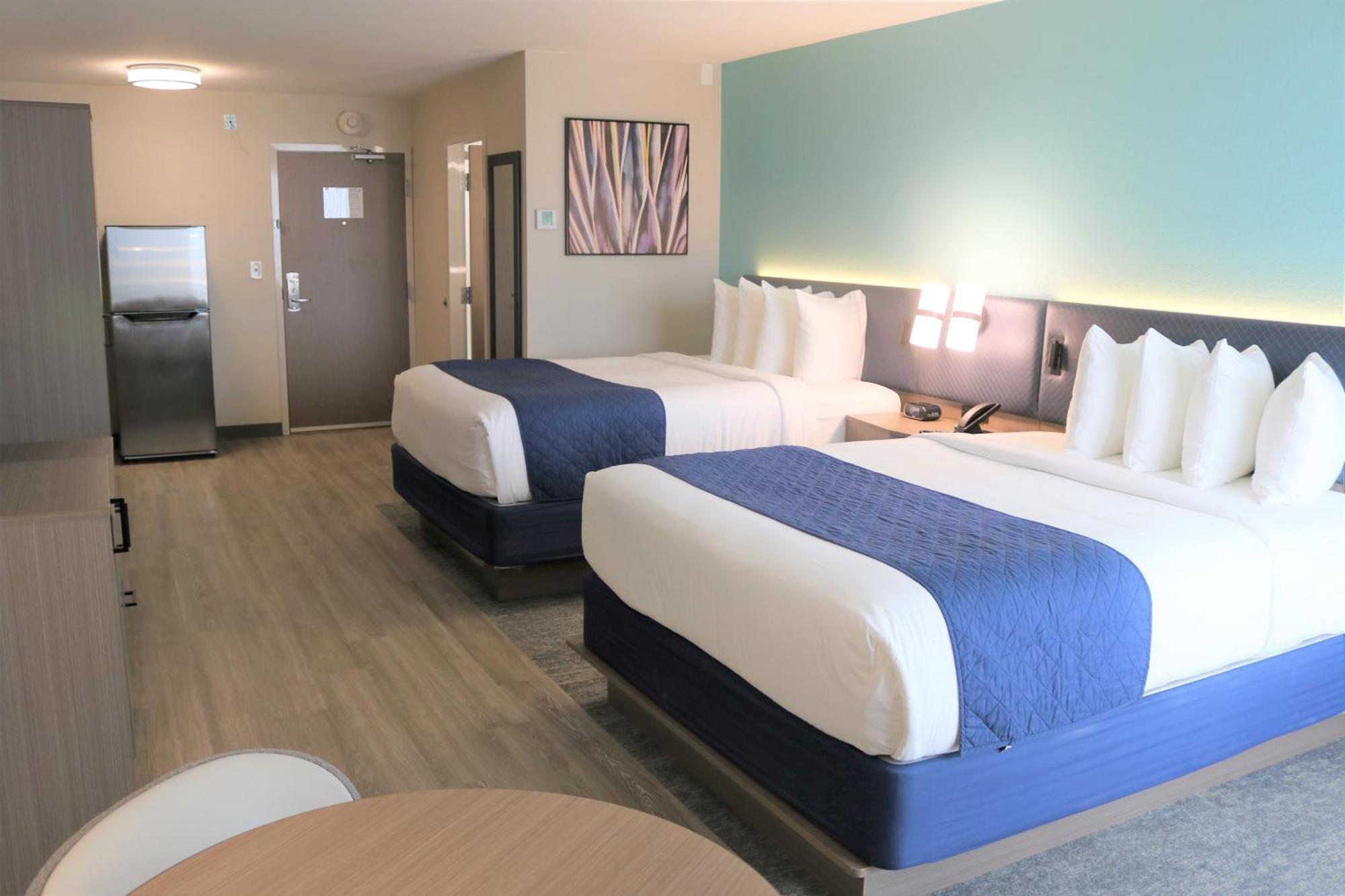 Queen Room with Two Queen Beds and City View - Non-Smoking,1705622063:JPEG