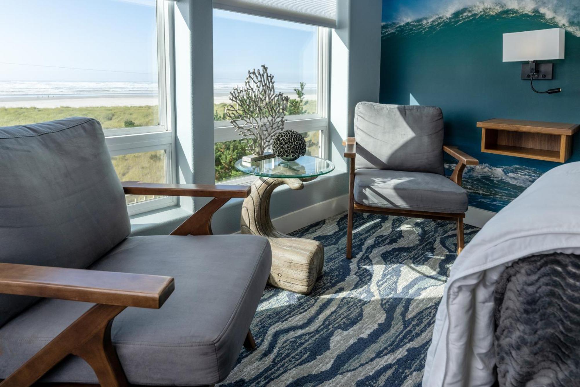 Queen Room with Ocean View- non pet friendly