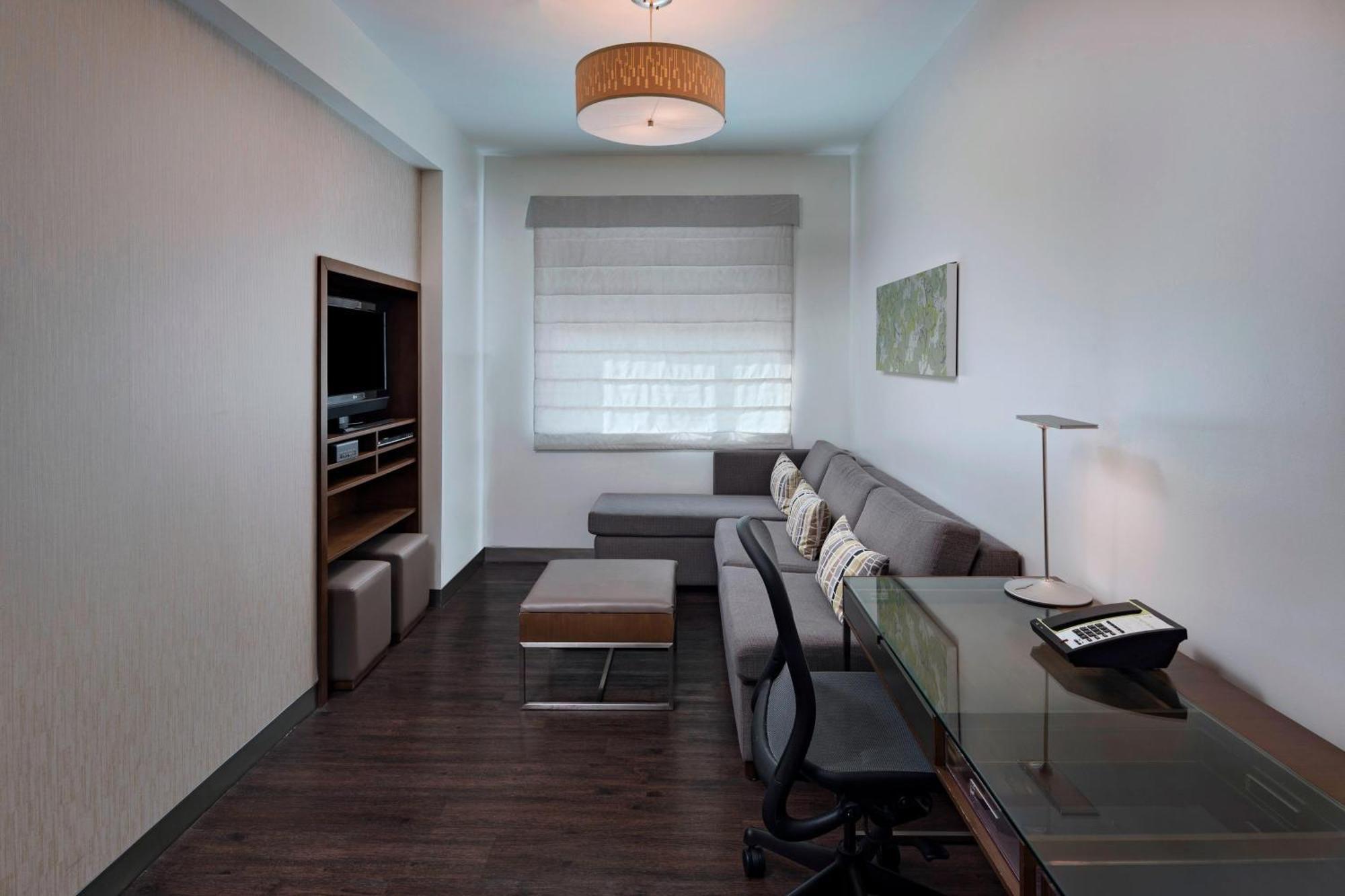 1 Bedroom Suite, 1 King, Sofa bed