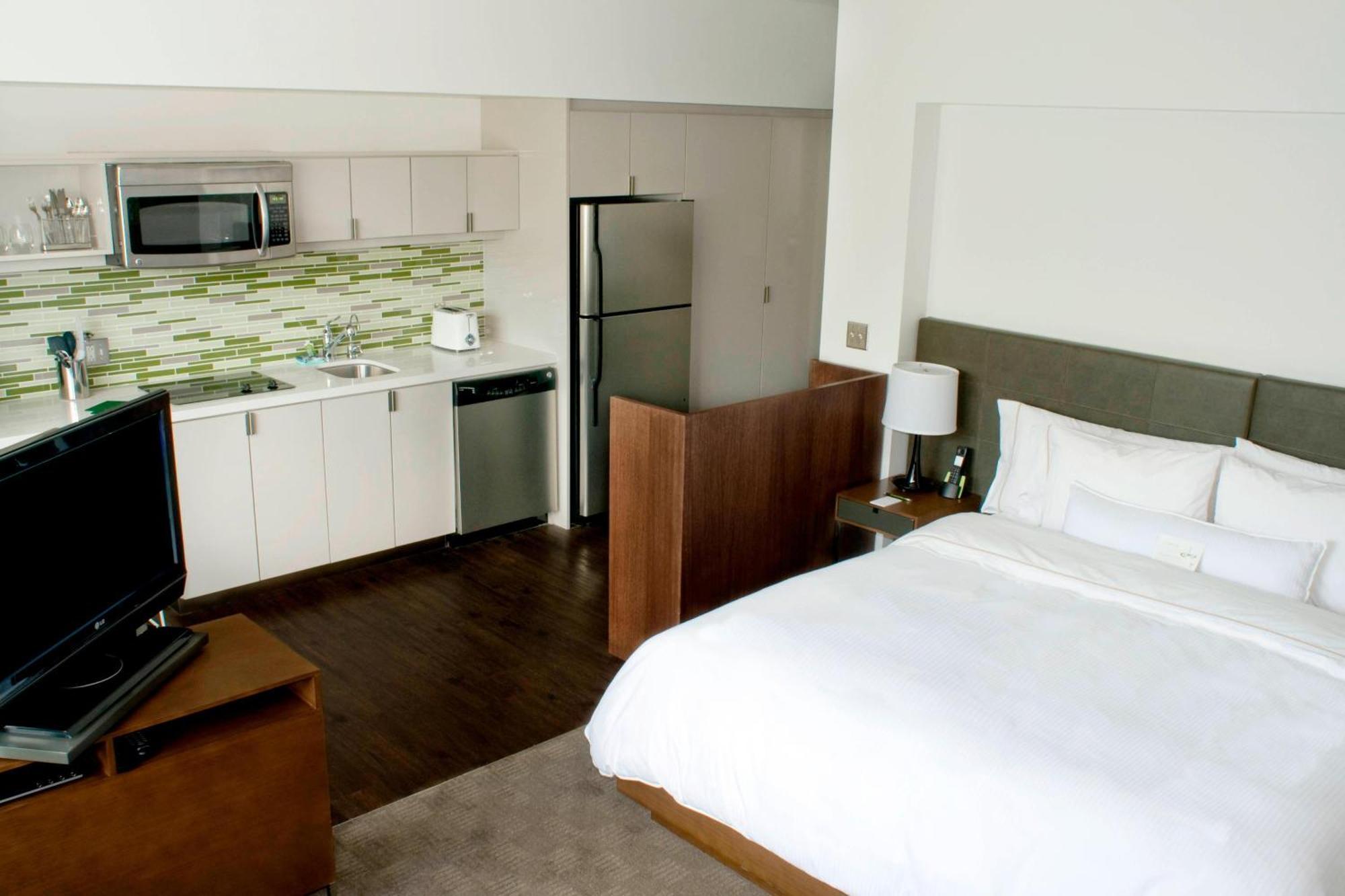 Guest Room, 1 King