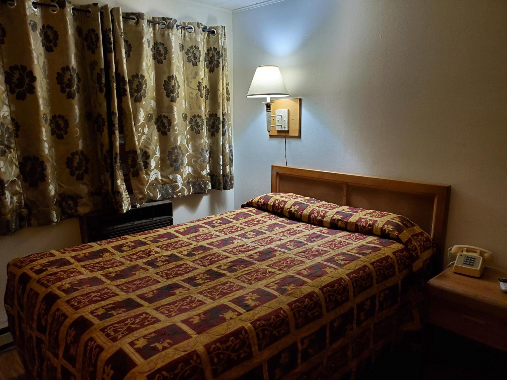 Queen Room,1632243691:JPEG