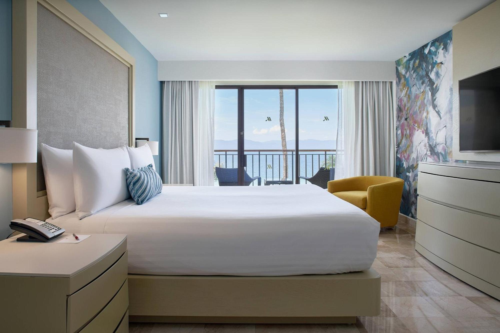 Emperor Suite, 1 Bedroom Suite, 1 King, Oceanfront,1632999589:JPEG