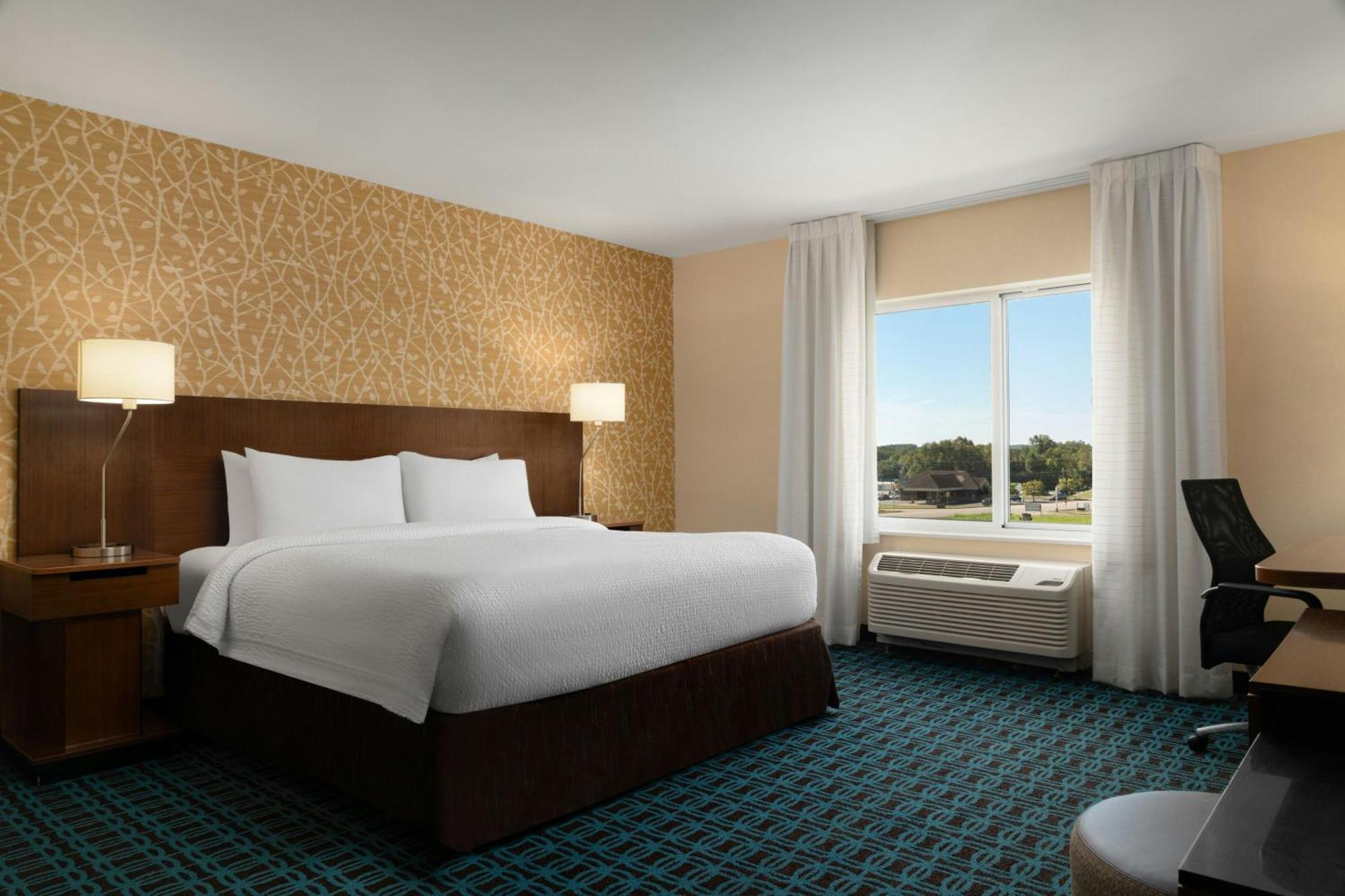 King Room with Roll-In Shower - Mobility Access/Hearing Accessible