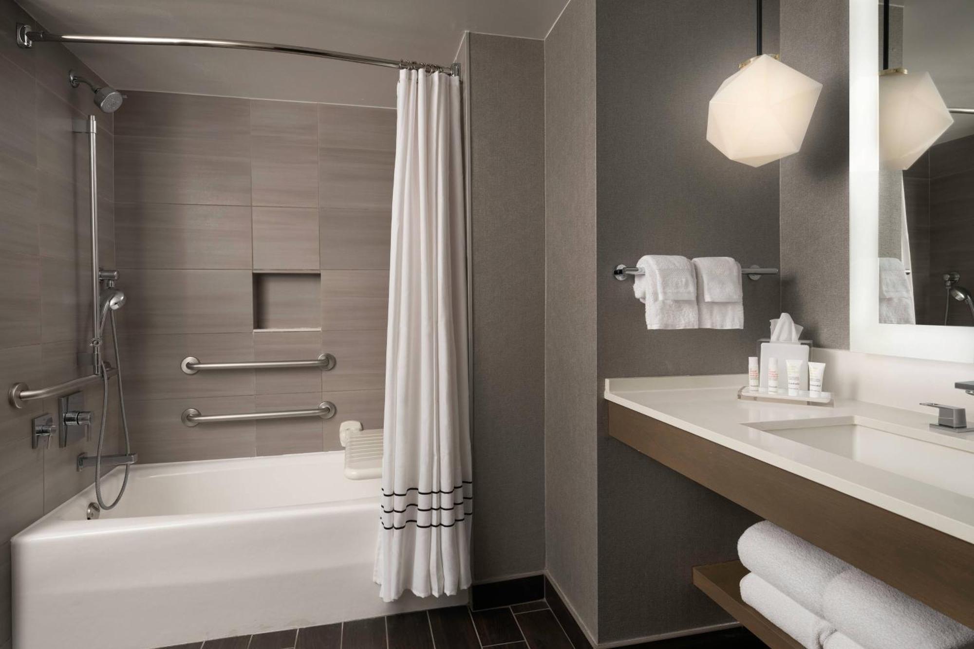 King or Double Room with Balcony and Mountain View,1634409501:JPEG