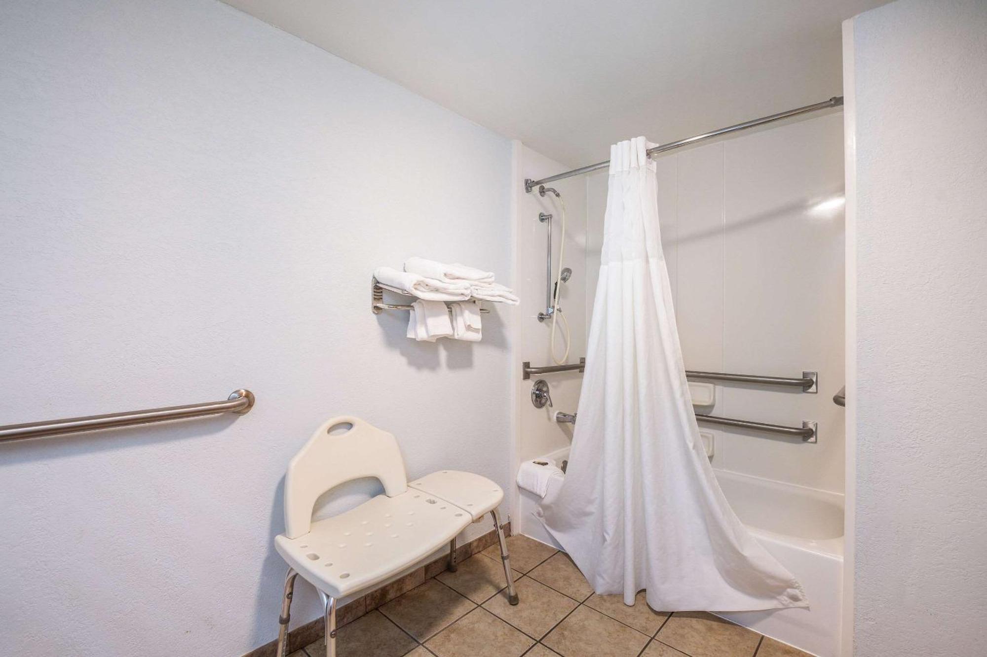 King Room - Disability Access/Non-Smoking