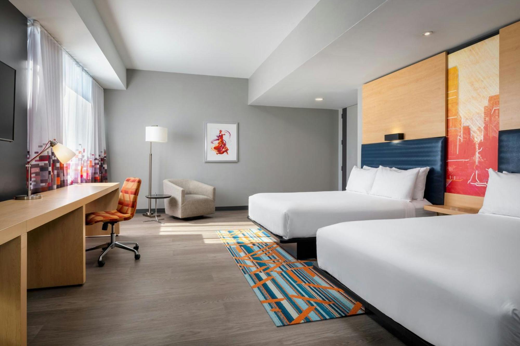 Savvy, Guest room, 2 Queen, City view, Corner room
