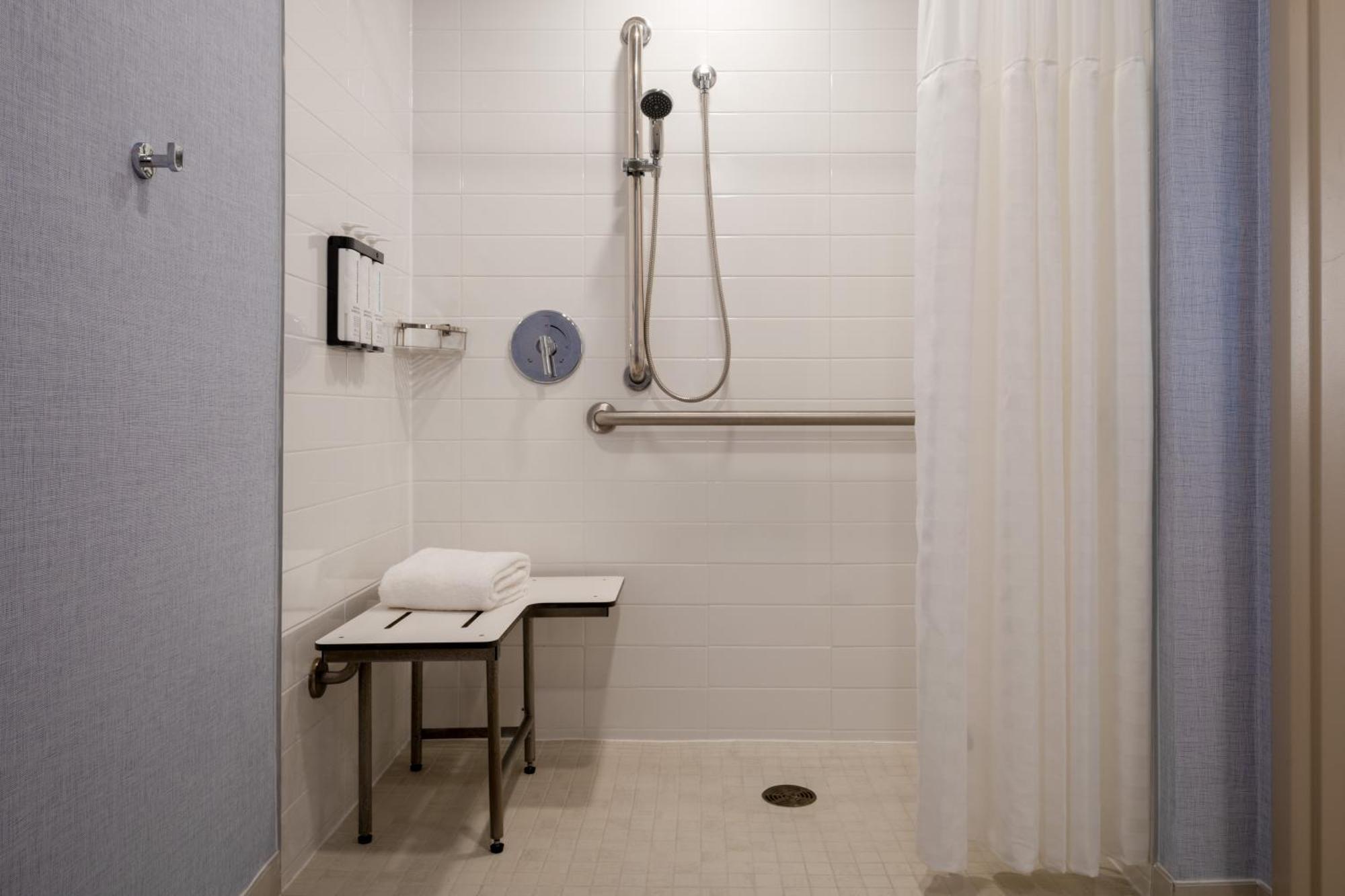 Queen Room Two Queen Beds Roll Shower Disability Access,1646349538:JPEG