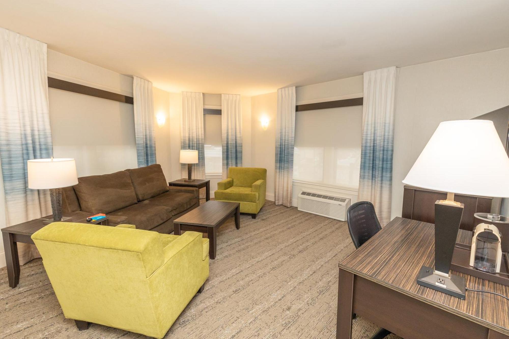 One-Bedroom King Suite,1646886688:JPEG