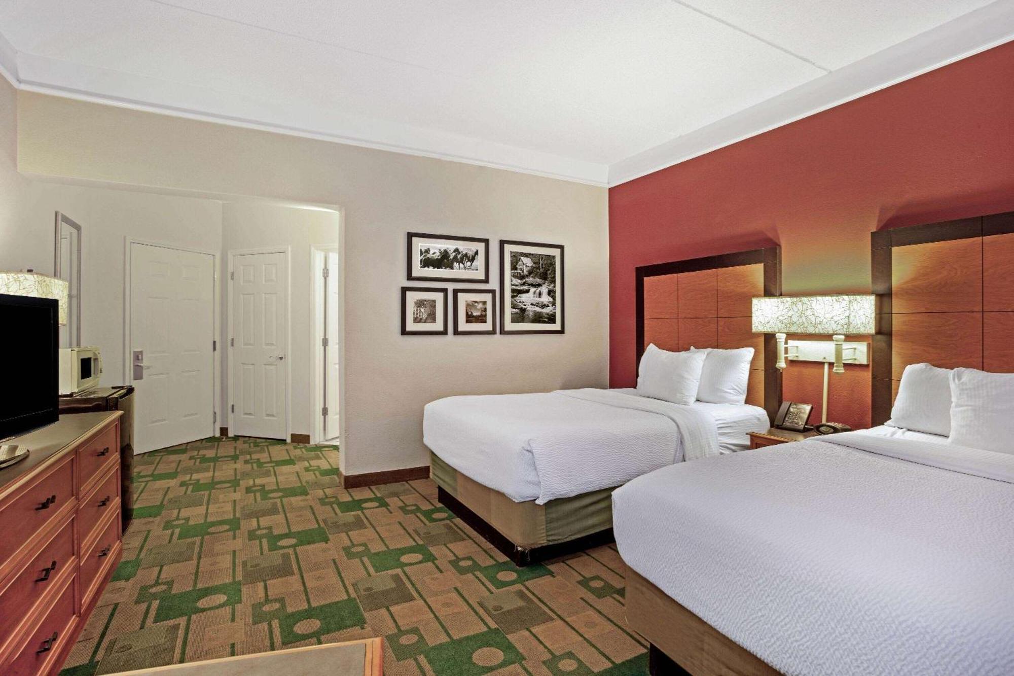 Superior Queen Room with Two Queen Beds - Non-Smoking