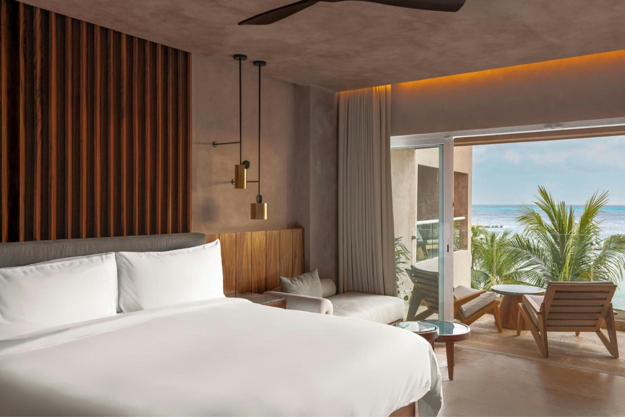 Deluxe Guest room, 1 King, Oceanfront, Balcony,1656177303:JPEG