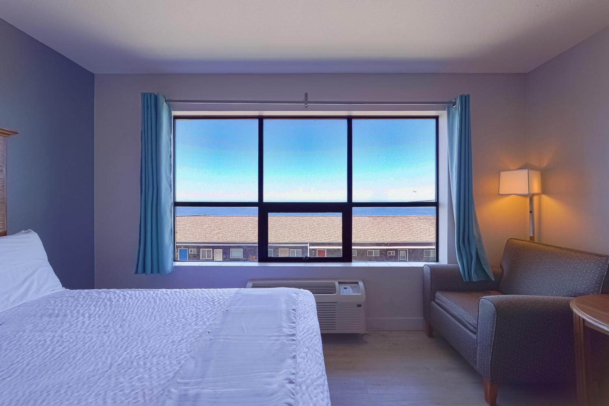 King Bed with Ocean view