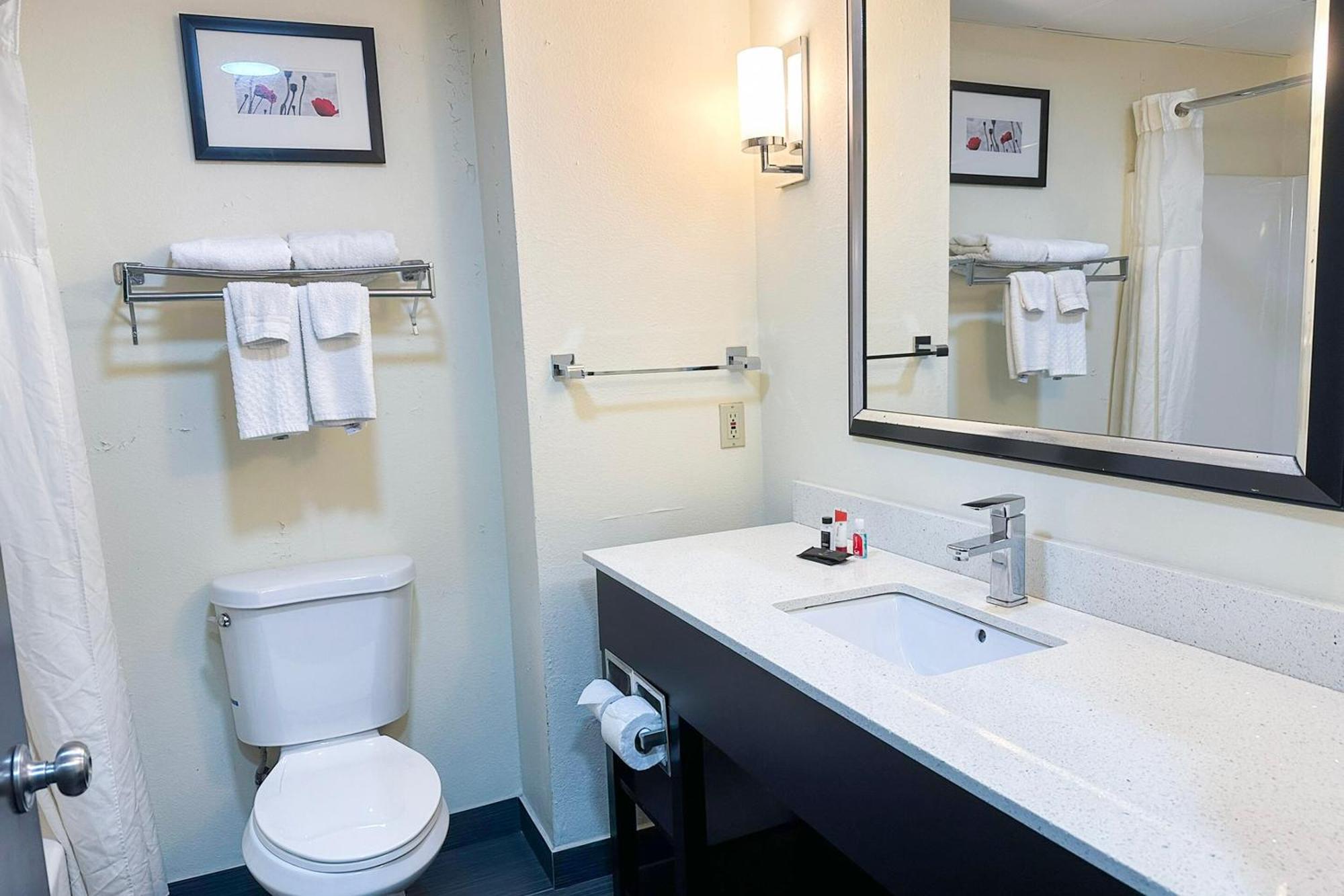 1 Bedroom Suite with Jetted Tub