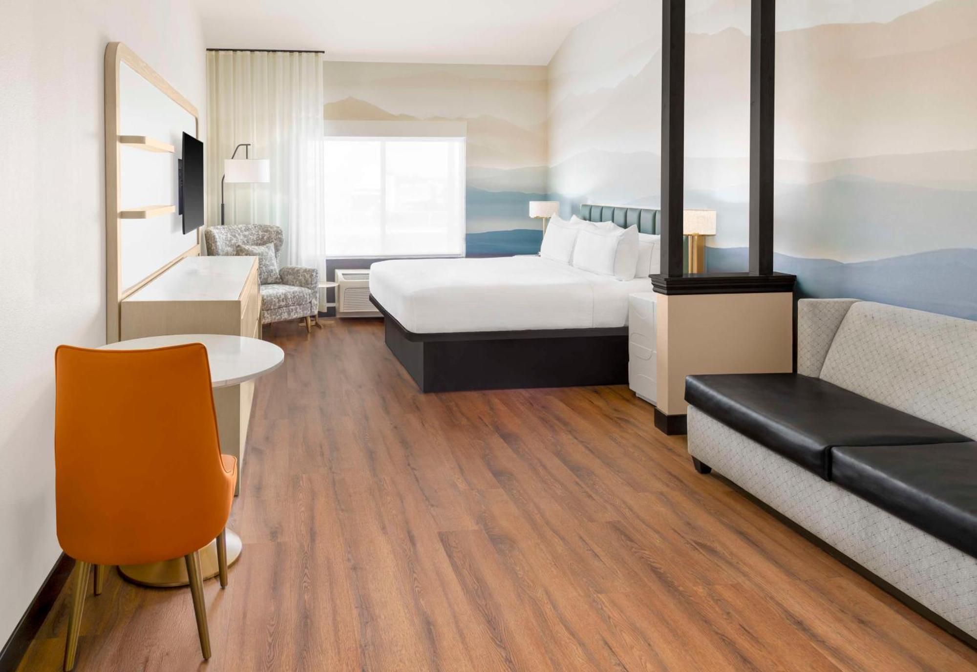 Junior King Suite with Sofa Bed - Non-Smoking
