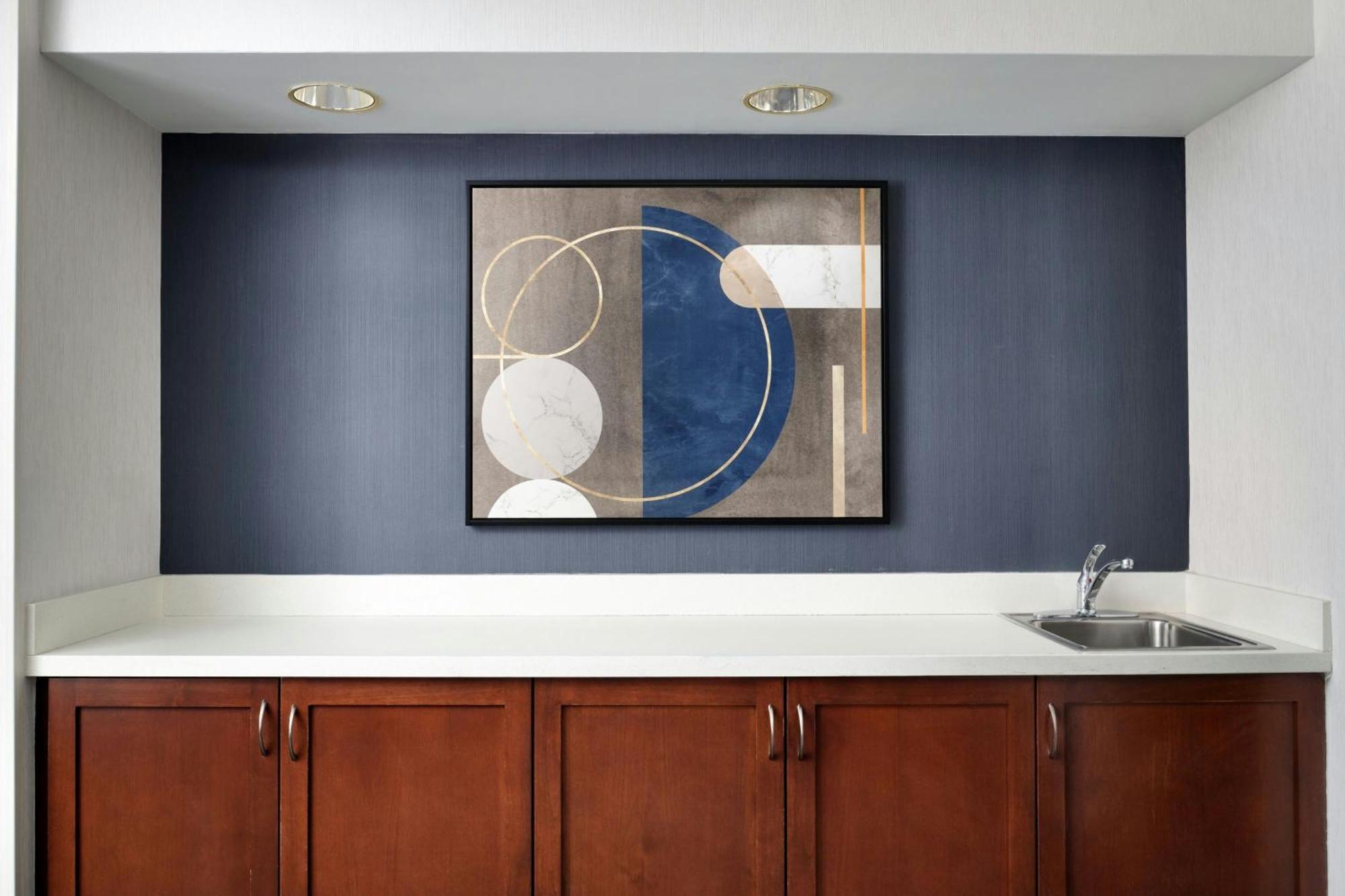 Suite, 1 King, Sofa bed,1658761747:JPEG