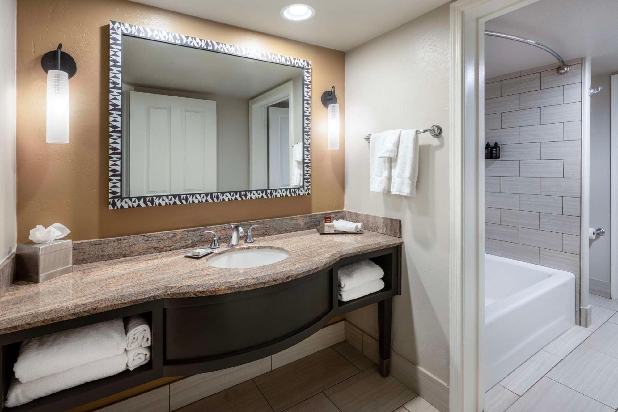 Double Queen Suite with Private Fire Bowl - Red Rock View