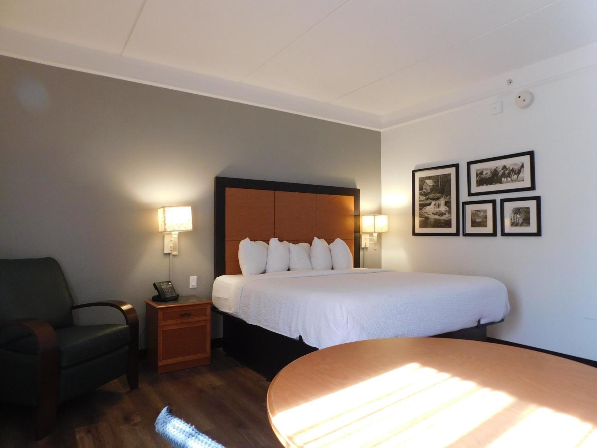 Superior Executive Room with One King Bed - Non-Smoking