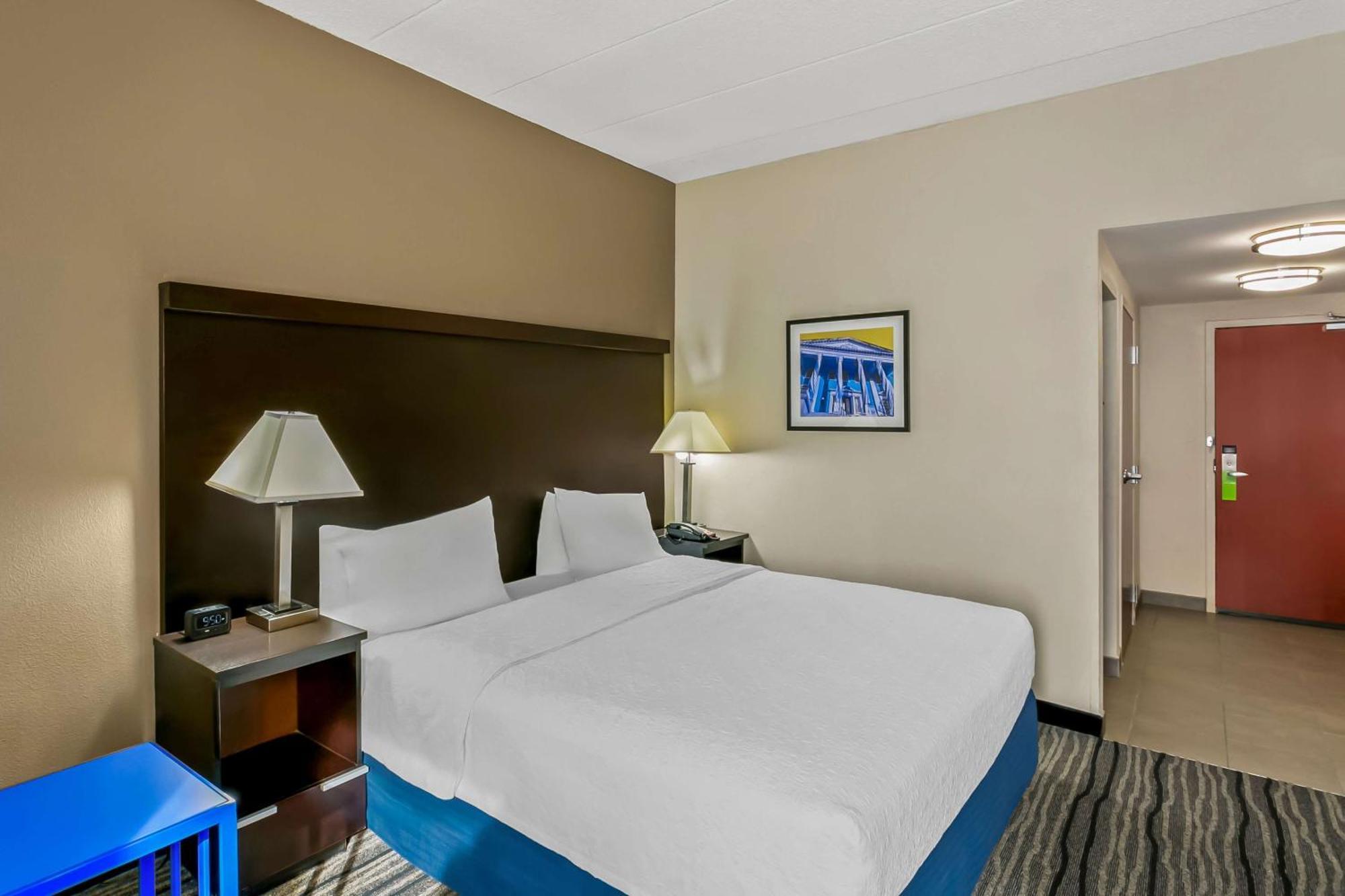 King Room with Tub - Mobility Access/Non-Smoking,1662985048:JPEG