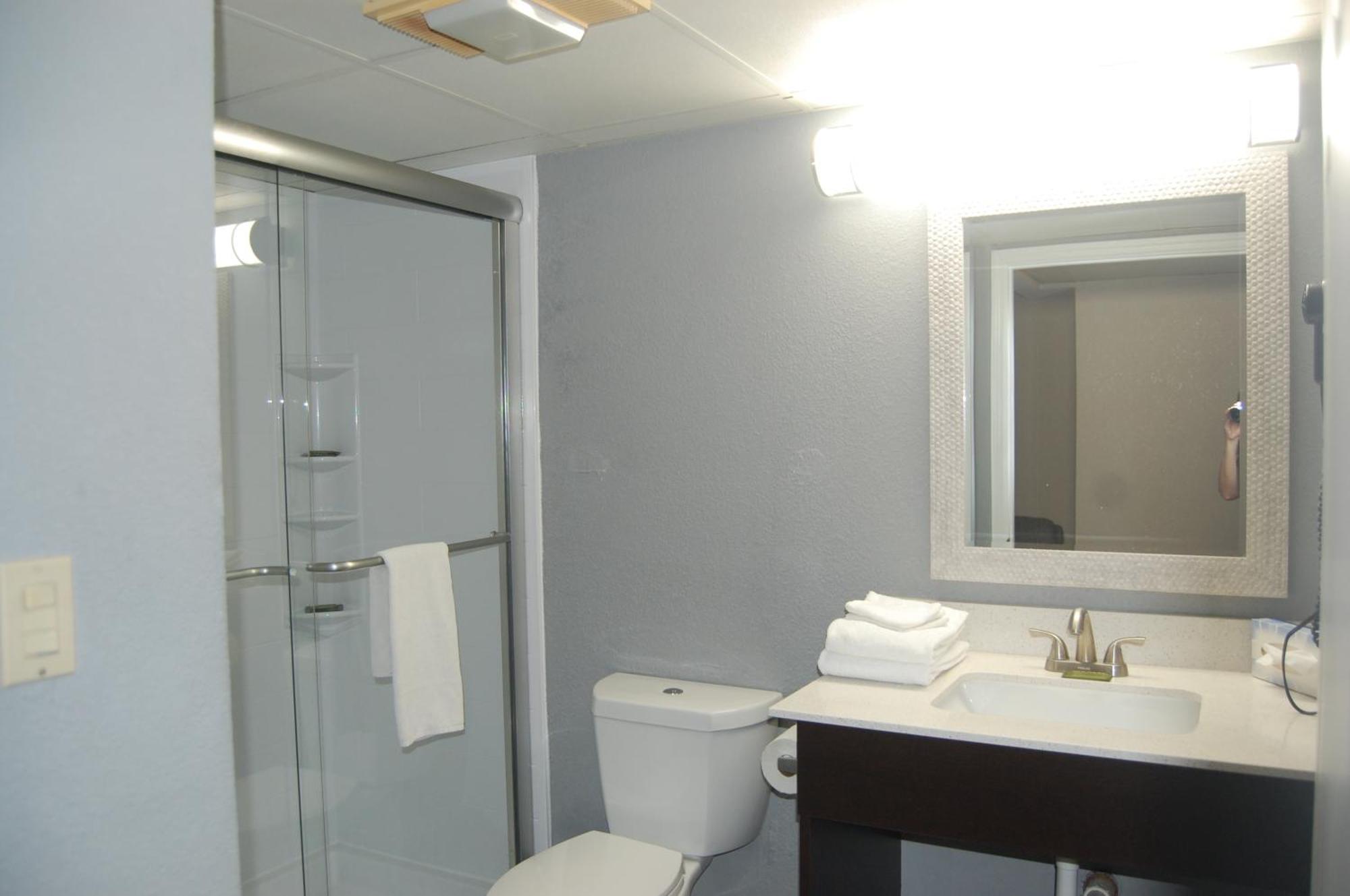 Suite with King Bed, Fireplace,1666030665:JPEG