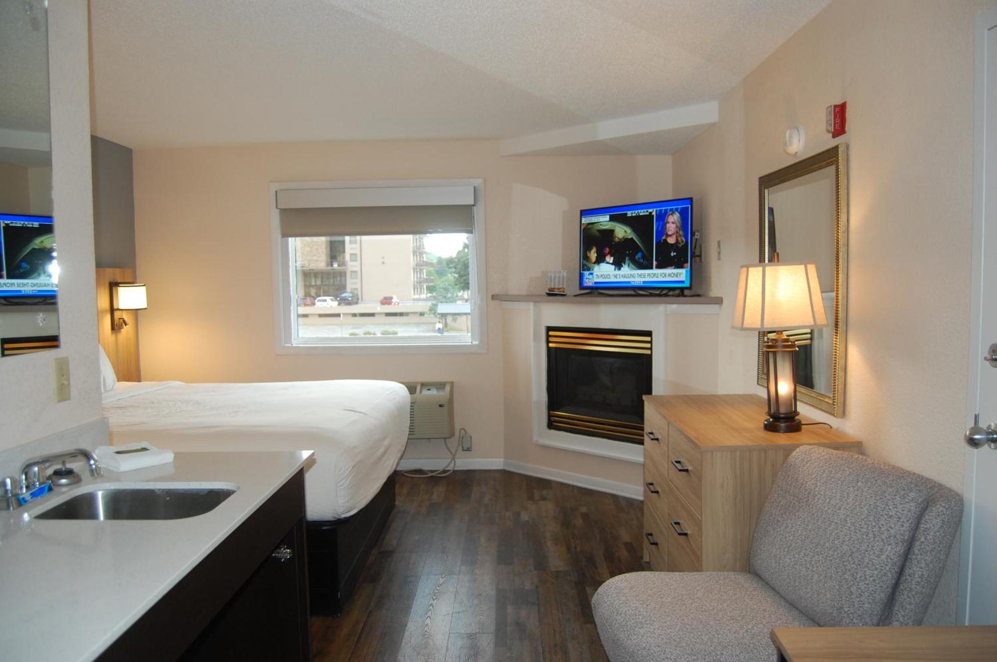 Suite King Bed Fireplace,1666030670:JPEG