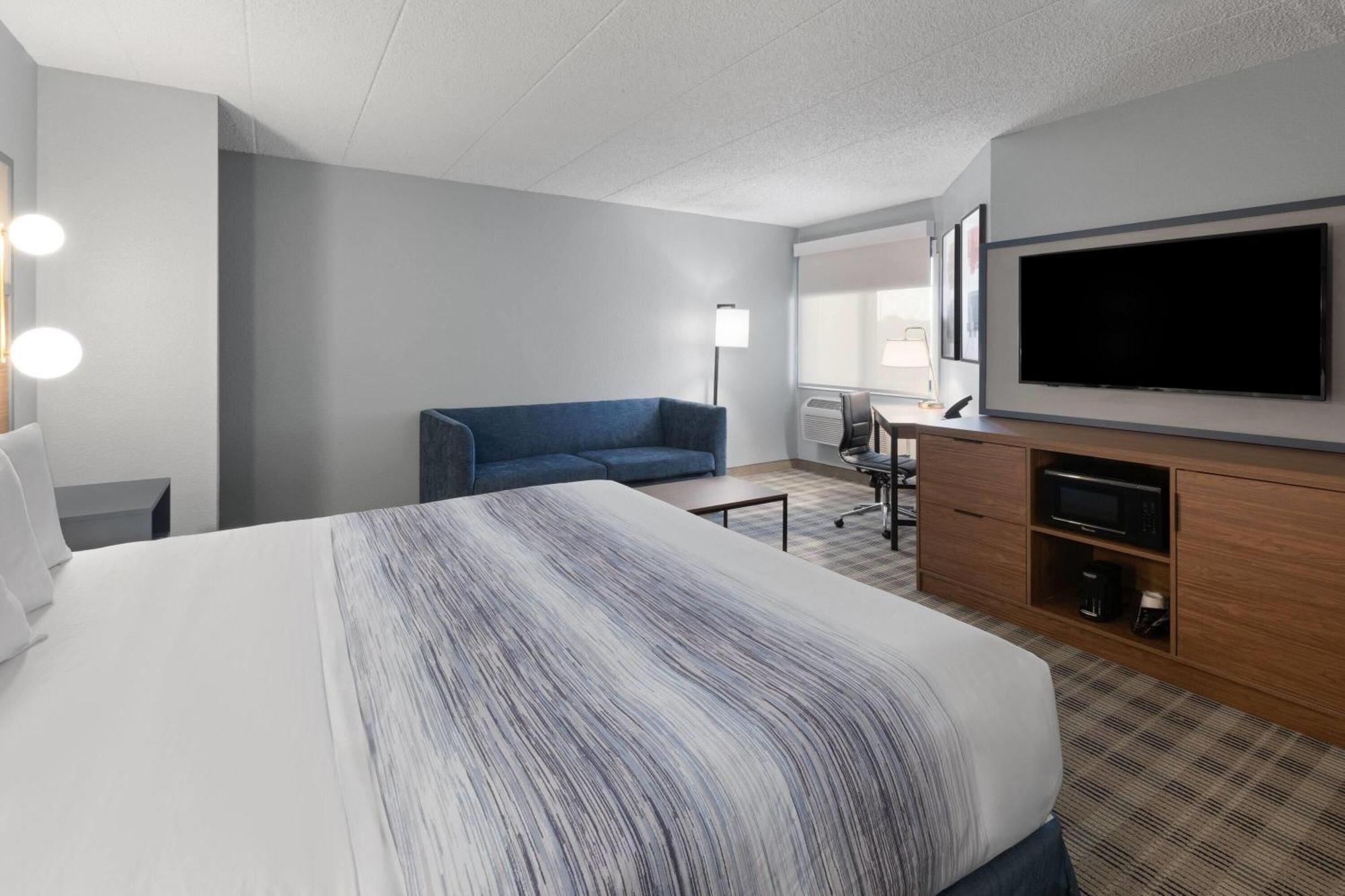 Premier One-Bedroom King Suite - Non-Smoking