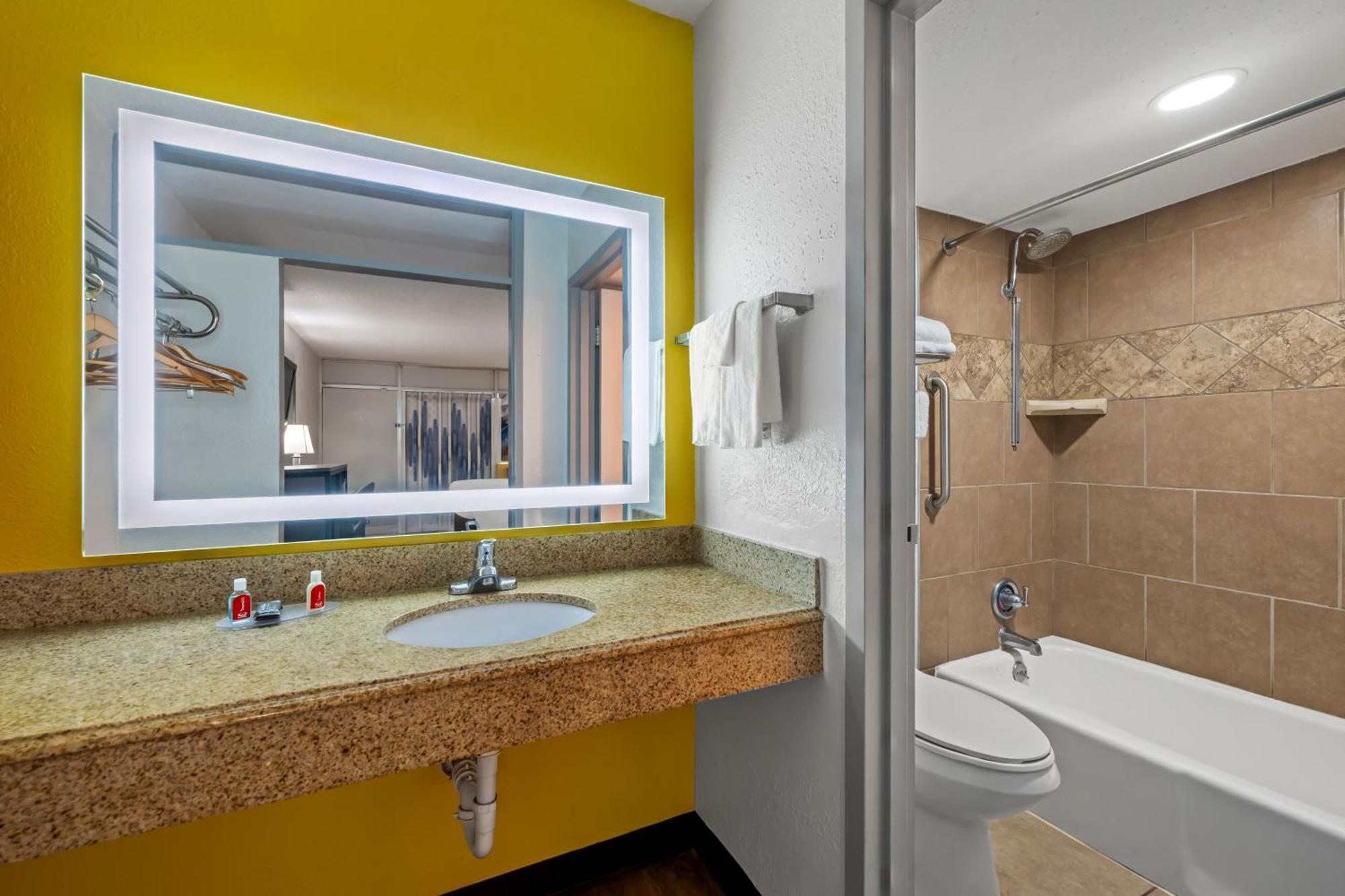 Quadruple Room Two Queen Beds Tub Disability Access or Non Smoking,1676743434:JPEG