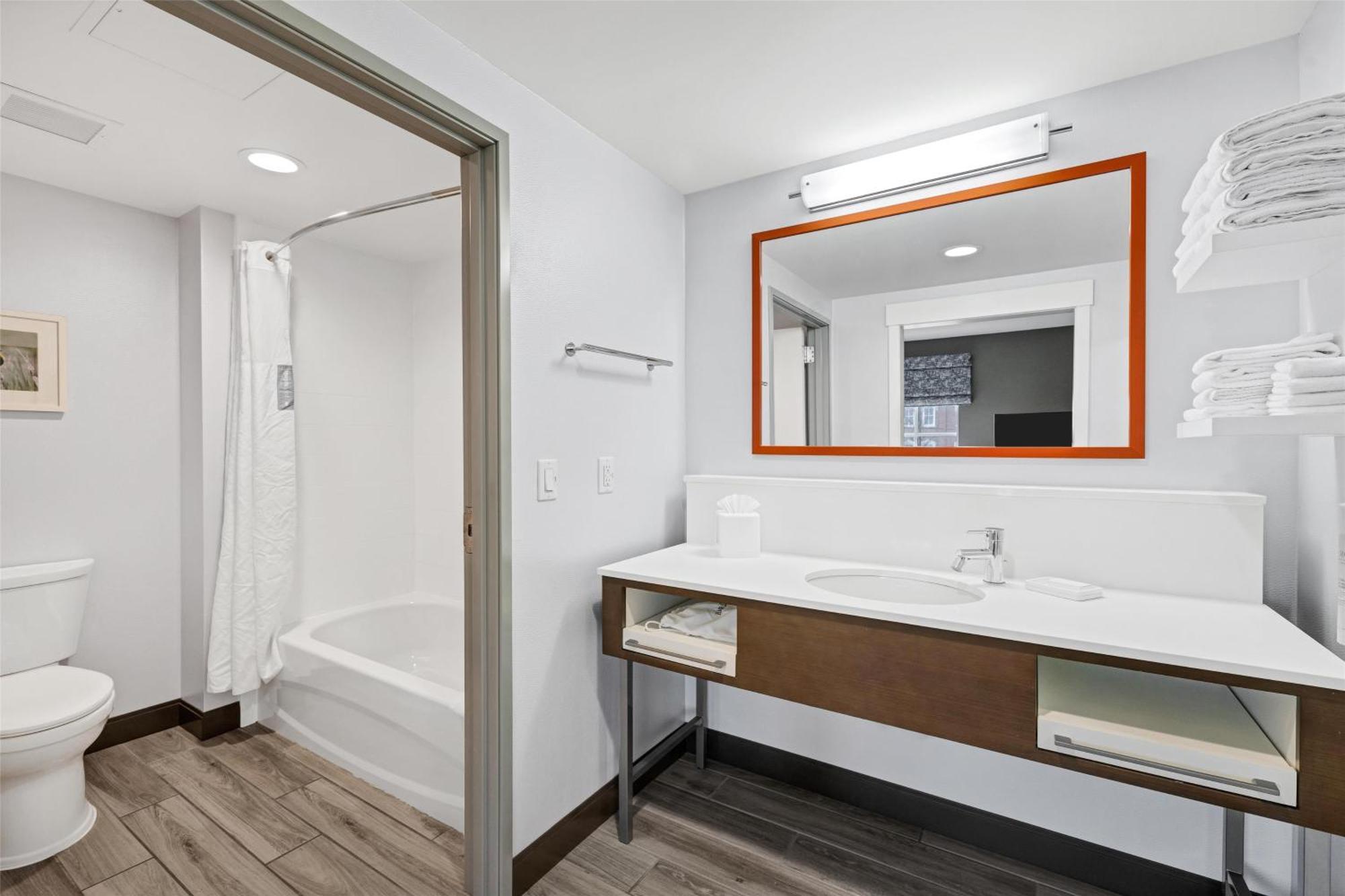 Queen Room with Two Queen Beds,1676790476:JPEG